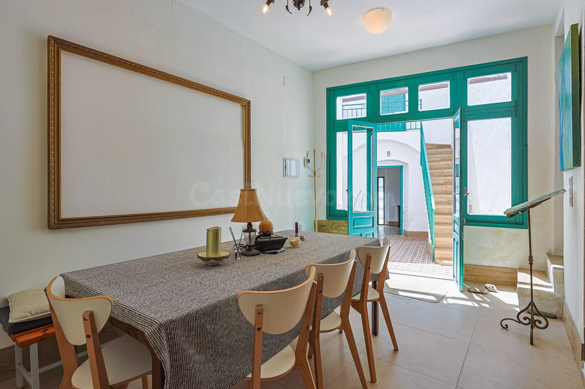 CASA EN EL CENTRO DE SANLUCAR LA MAYOR CON ACABADOS ACTUALES - foto 4