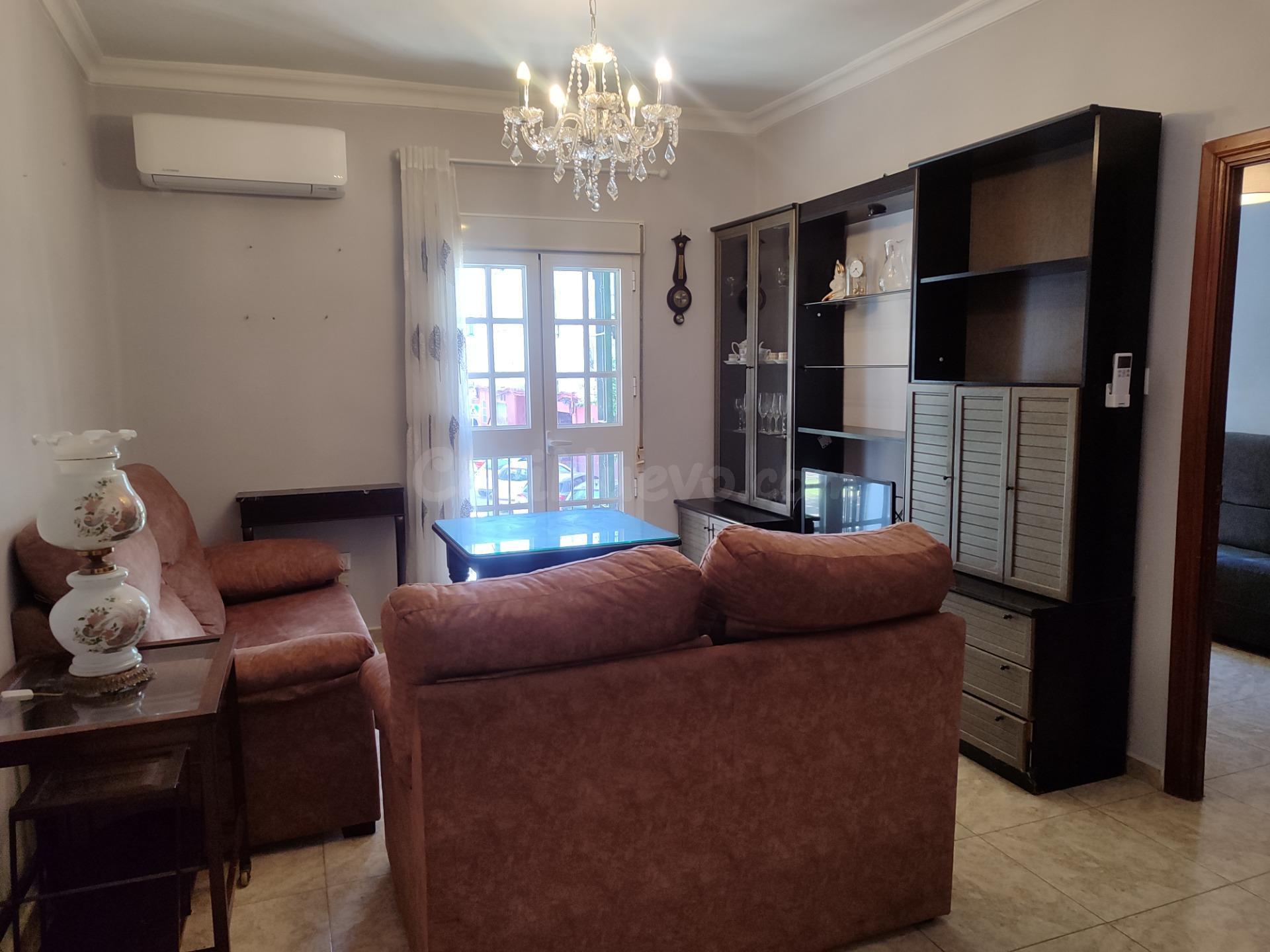 Piso en Triana con ascensor , balcón y excelente ubicación - foto 2