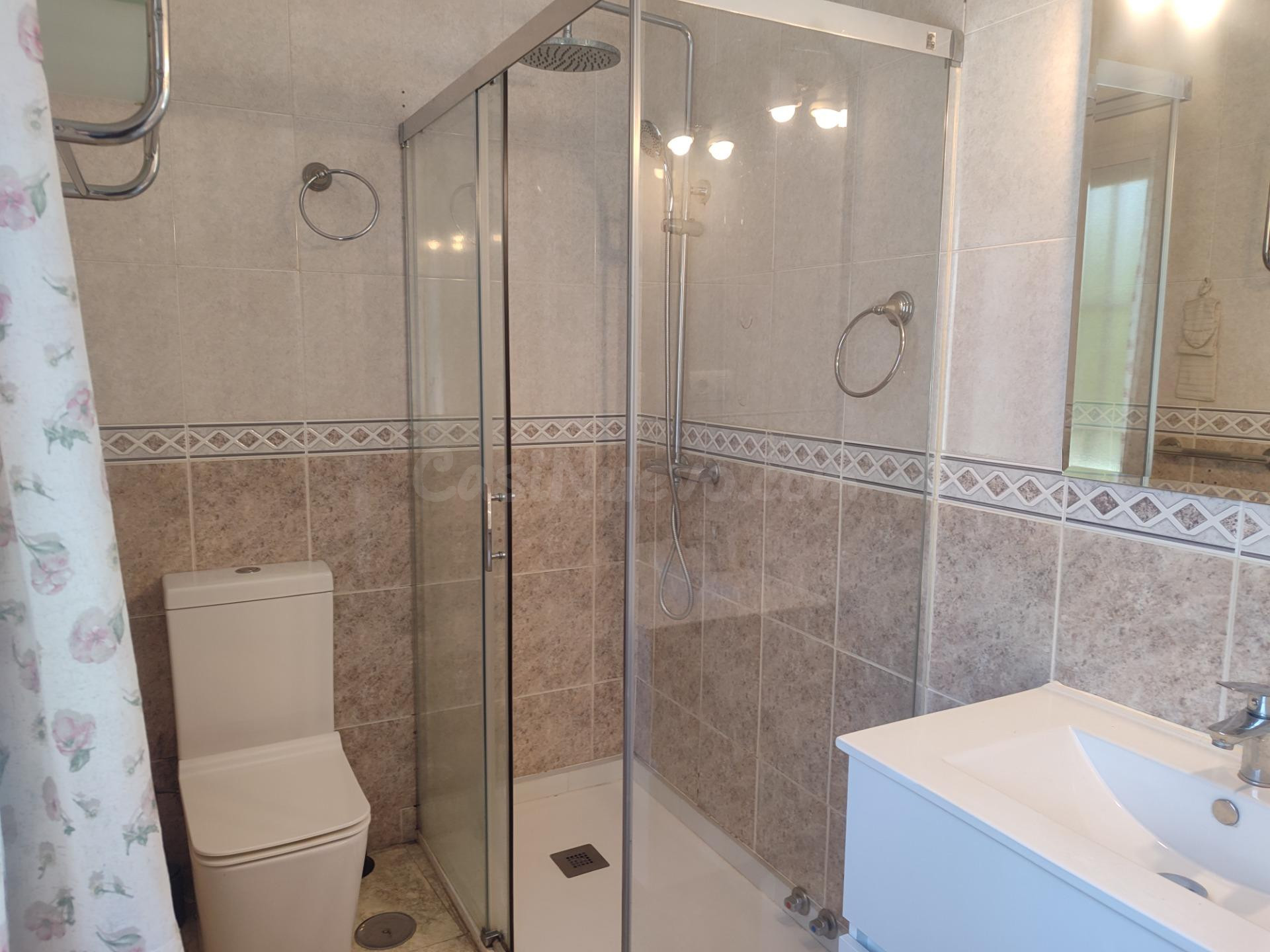 Piso en Triana con ascensor , balcón y excelente ubicación - foto 4