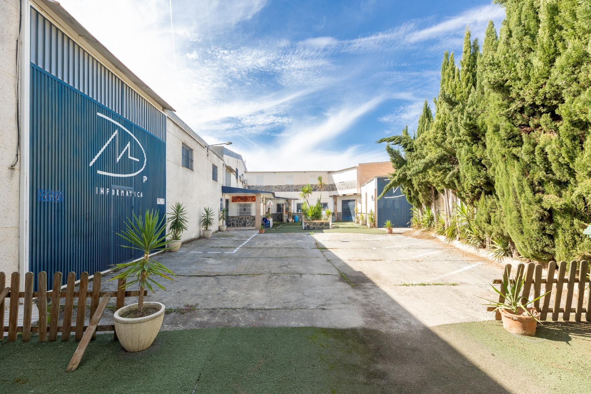 SE VENDE   RECINTO CON VARIAS DEPENDENCIAS (AVENIDA LOS ALAM - foto 5