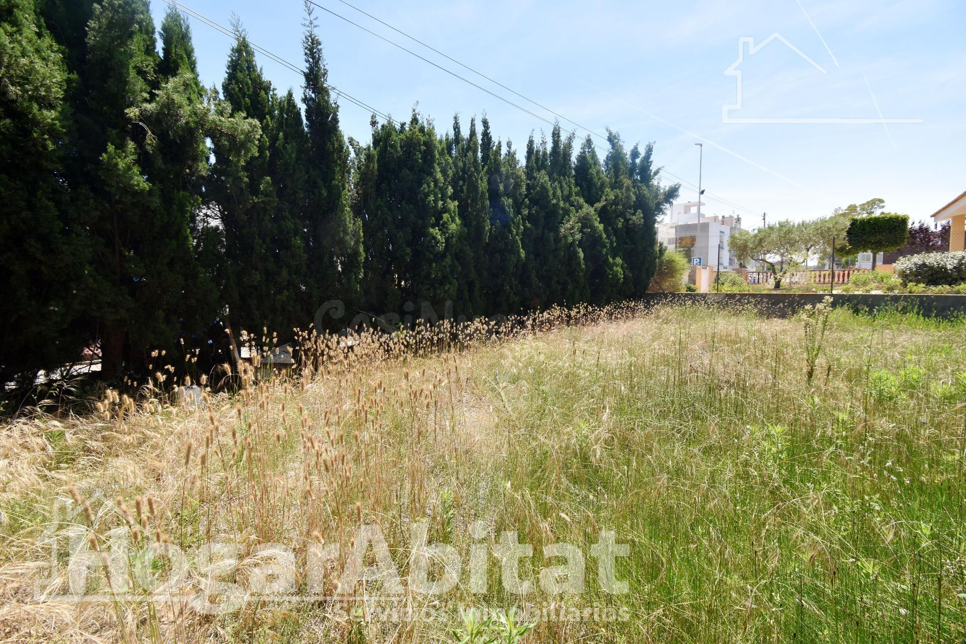 ¡MAGNÍFICA OPORTUNIDAD! TERRENO URBANO Y AMPLIO EN LA PLAYA 