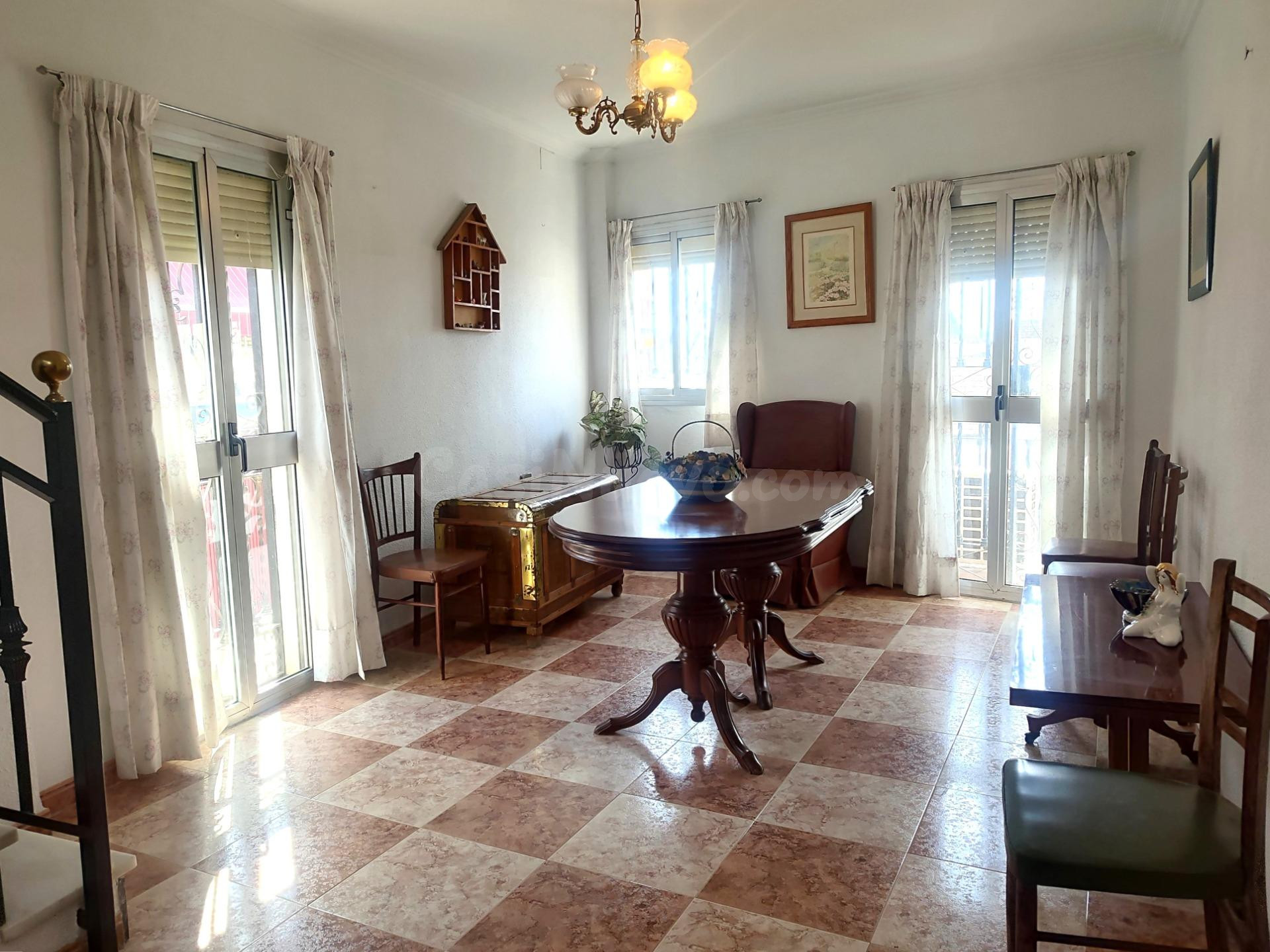 Casa de 4 dormitorios con garaje . Ideal inversores ¡¡¡