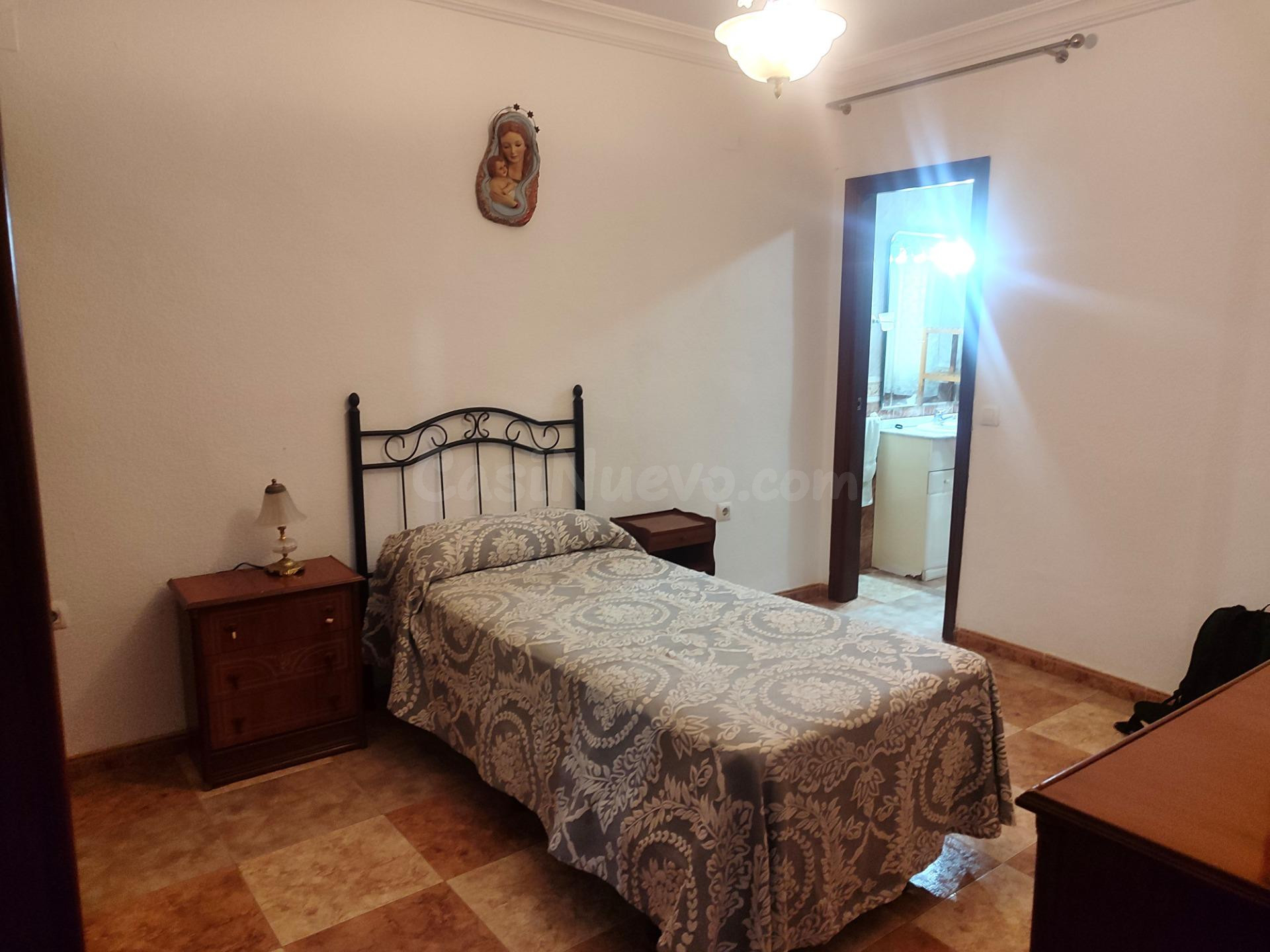 Casa de 4 dormitorios con garaje . Ideal inversores ¡¡¡ - foto 3