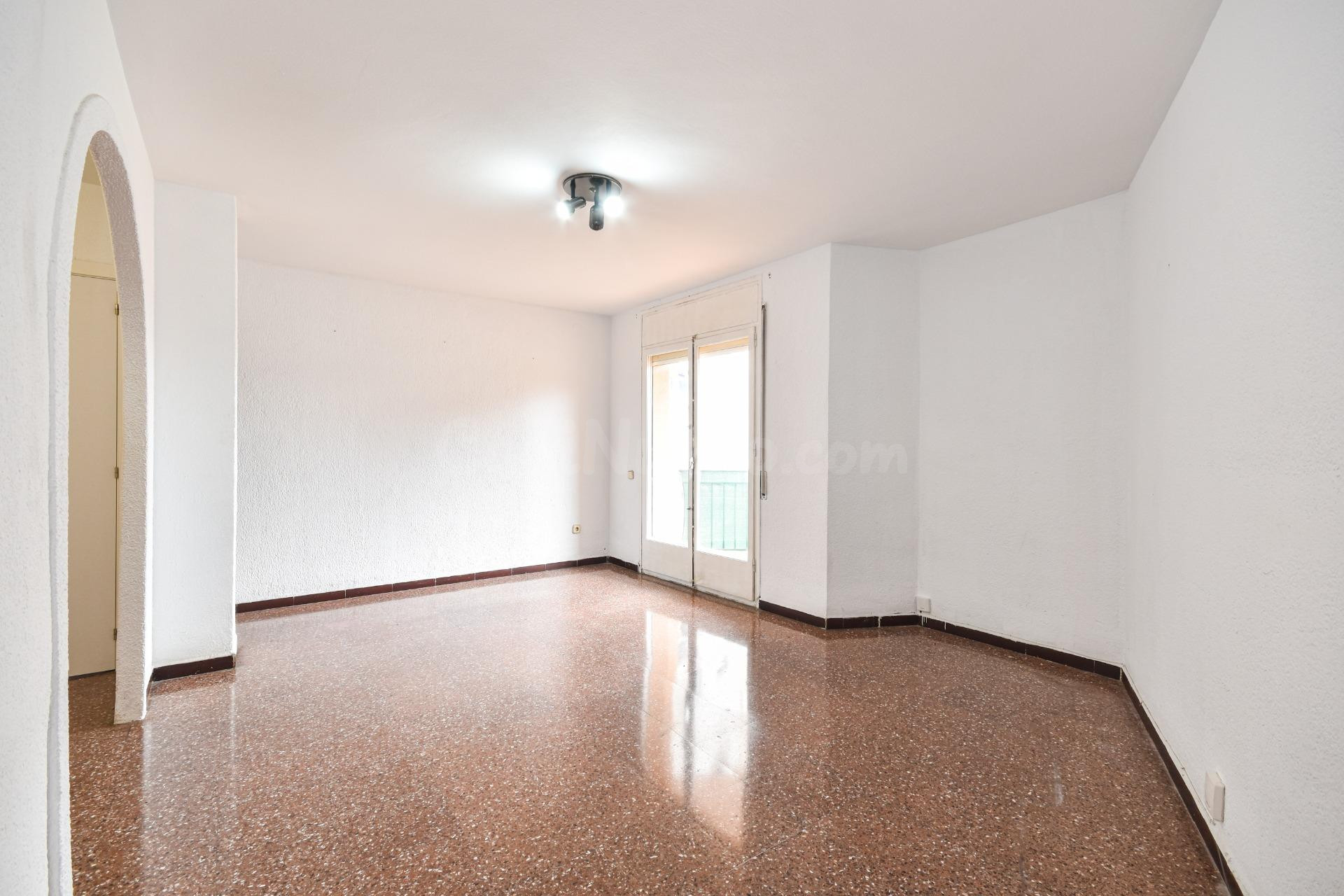 PISO DE 3 habitaciones Y BALCÓN CON ORIENTACIÓN SUR
