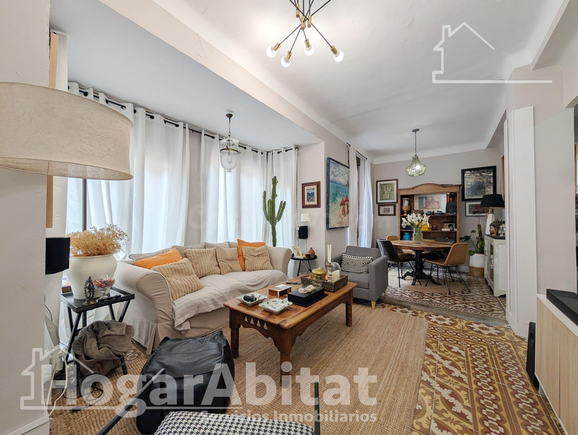 ¡REFORMADO! PRECIOSO, LUMINOSO Y ESQUINERO CON PATIO Y TRES  - foto 2