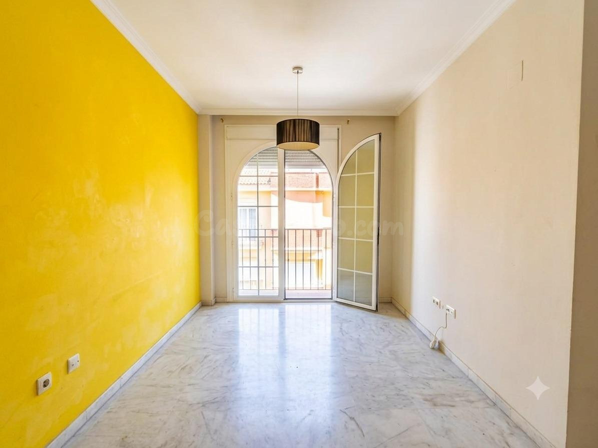 ¡GRAN OPORTUNIDAD EN CERRO AMATE! Piso con Garaje, Trastero 