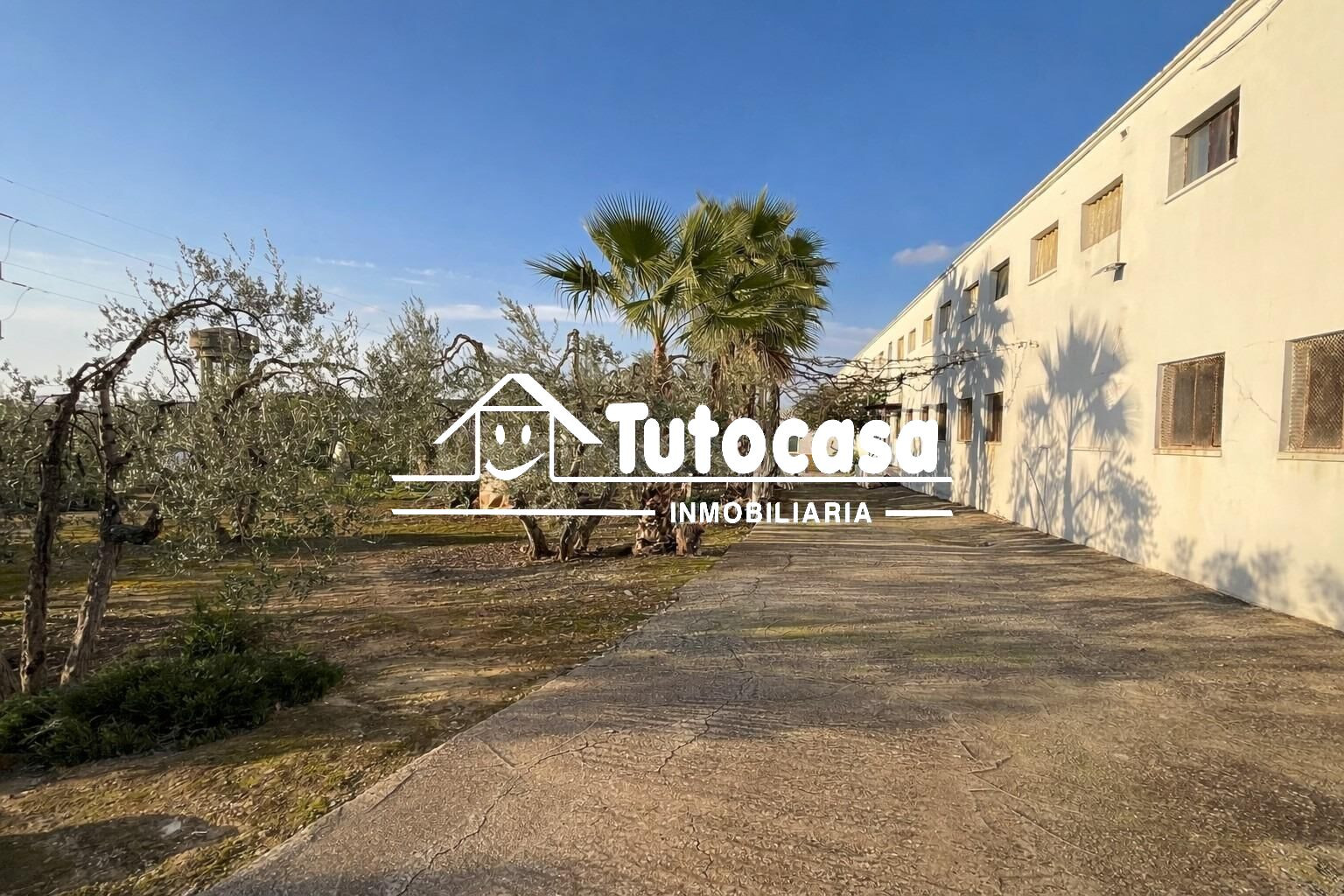 Exclusiva finca rústica de 6.500 m2 con huerto, dos grandes 