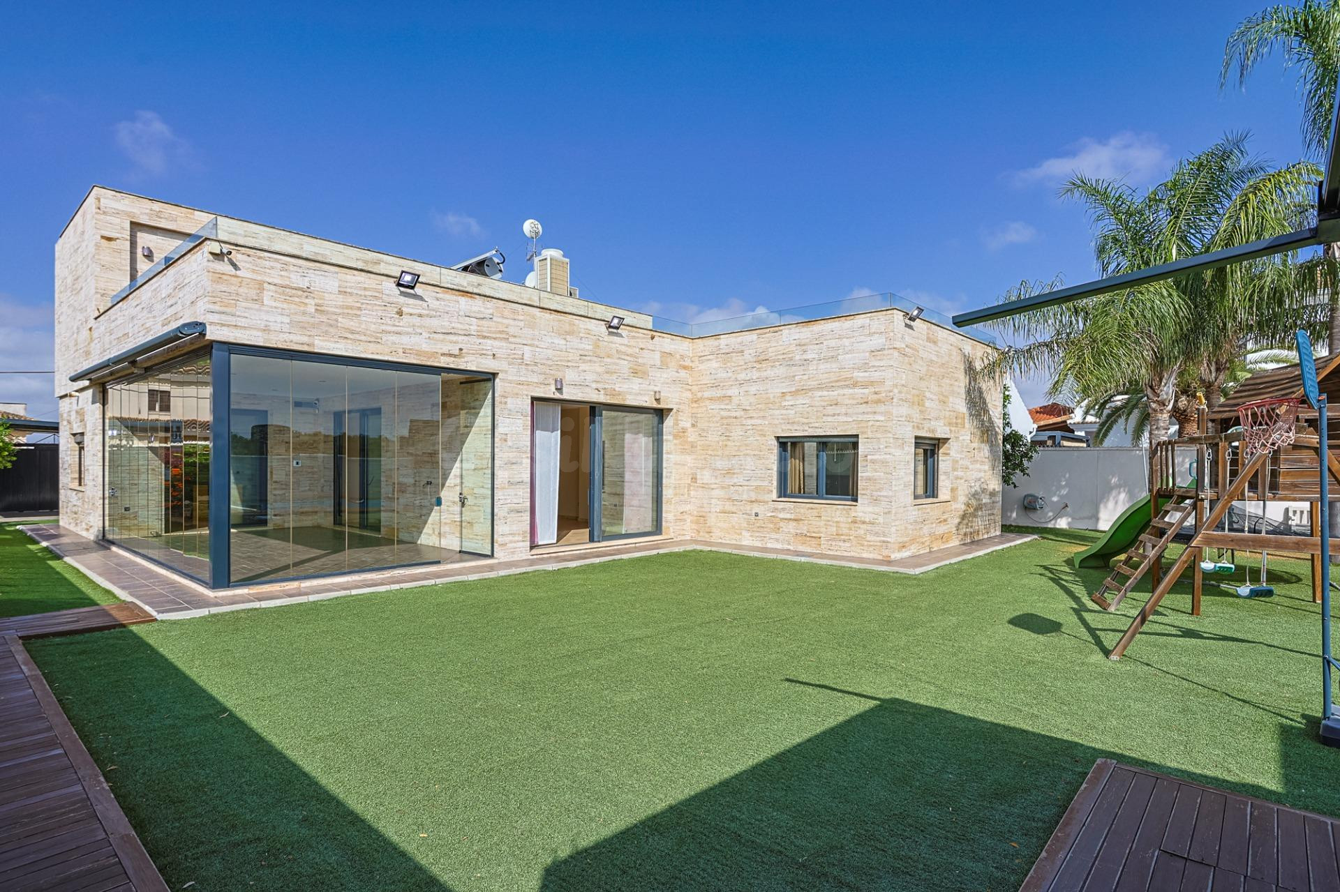Chalet lujo en Urbanización Pino Grande