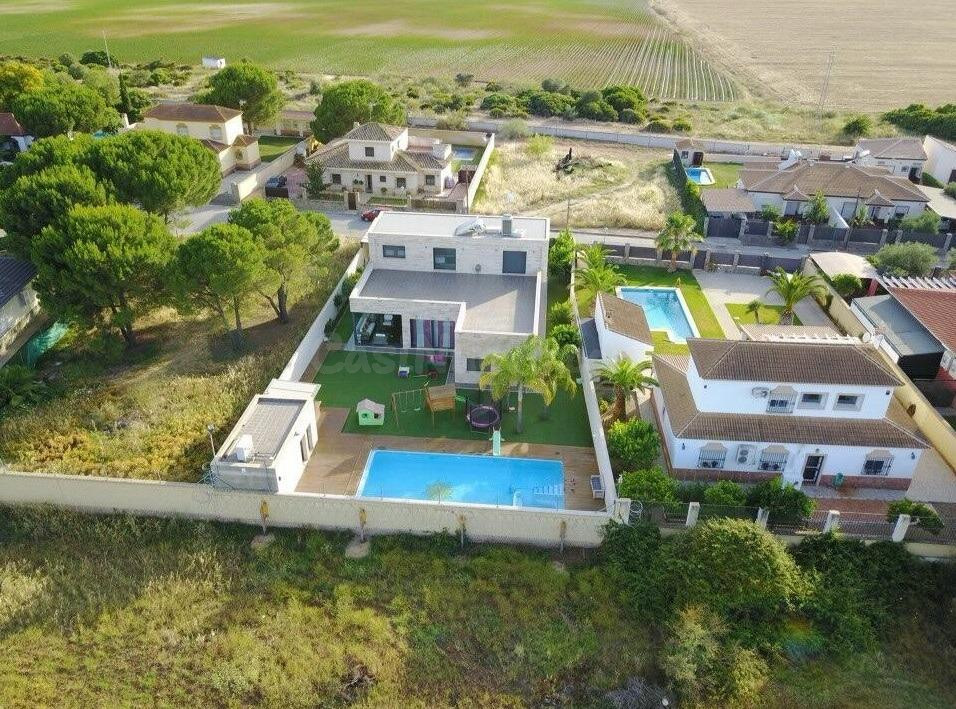 Chalet lujo en Urbanización Pino Grande - foto 2