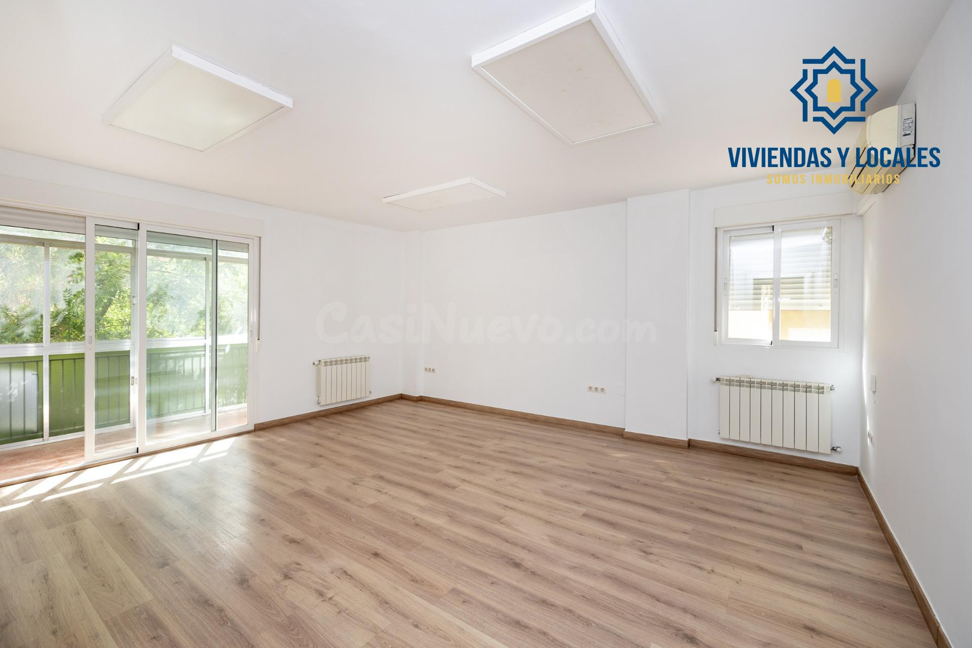 GRAN PISO EN CAMINO DE RONDA JUNTO A CALLE RECOGIDAS CON 212