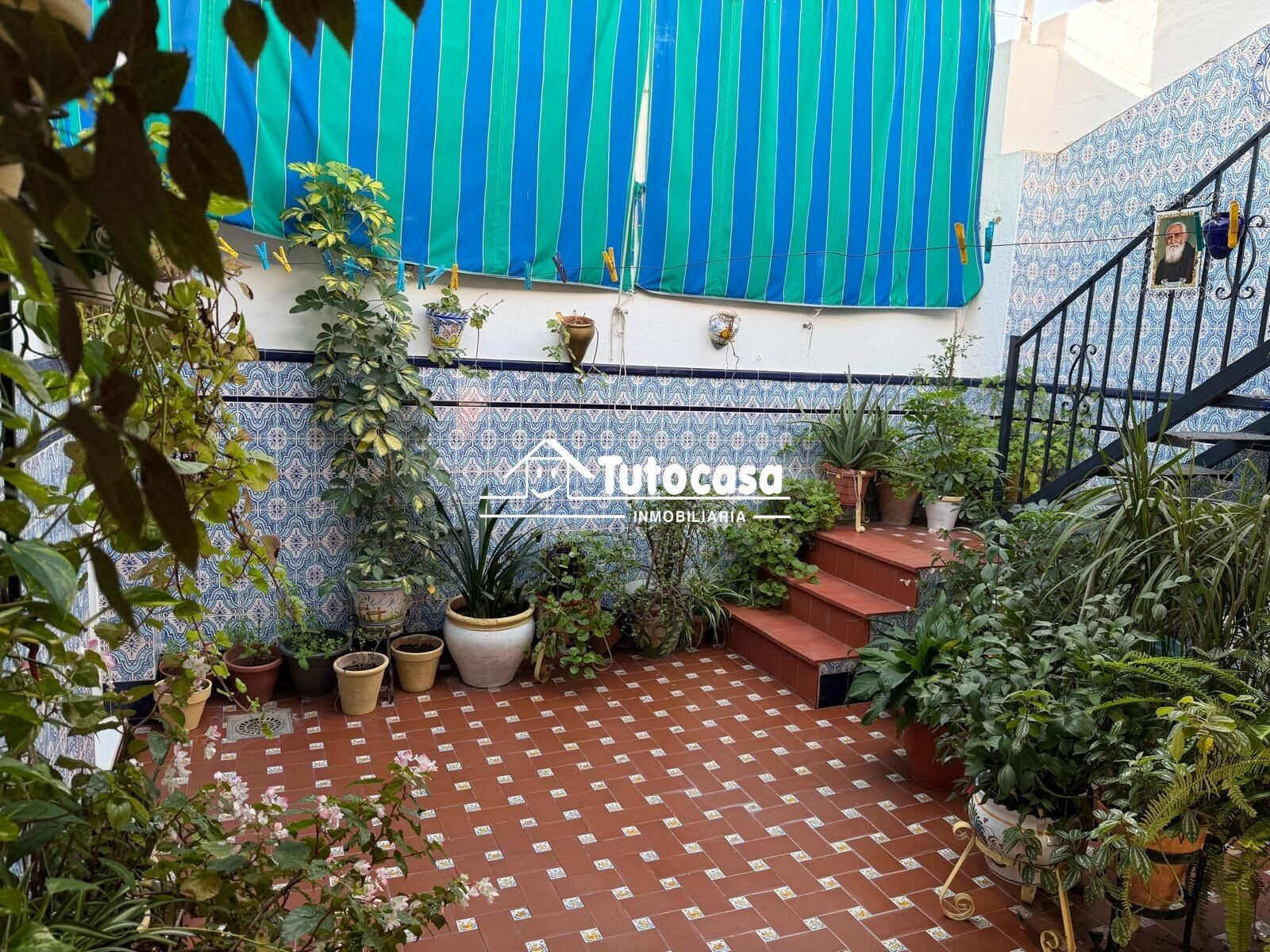 Exclusiva casa con local independiente y espacios llenos de 