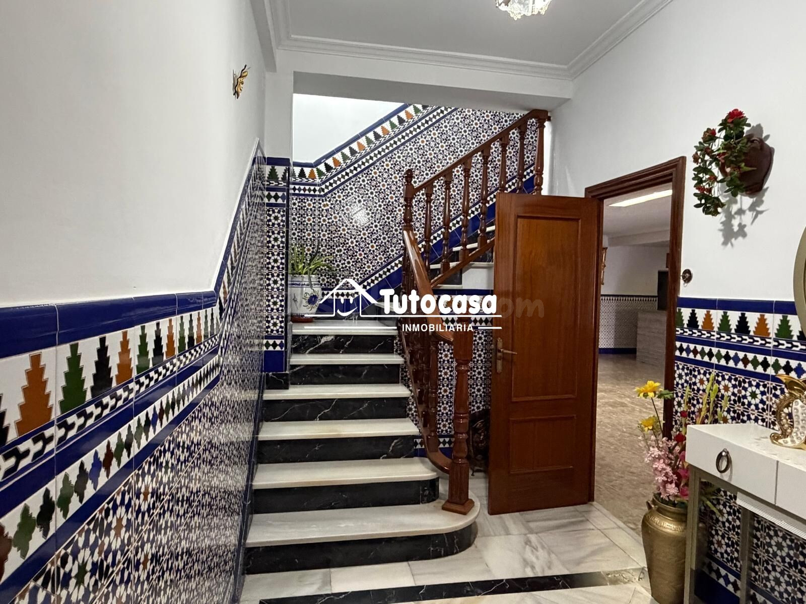 Exclusiva casa con local independiente y espacios llenos de  - foto 3