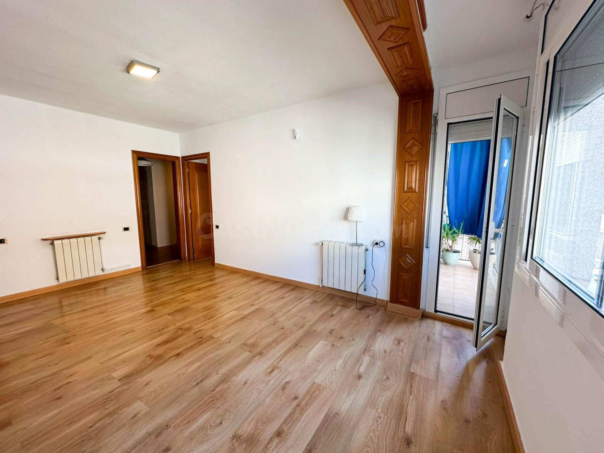 AMPLIO PISO DE 4 habitaciones CON BALCÓN, PARA ENTRAR A VIVI - foto 3