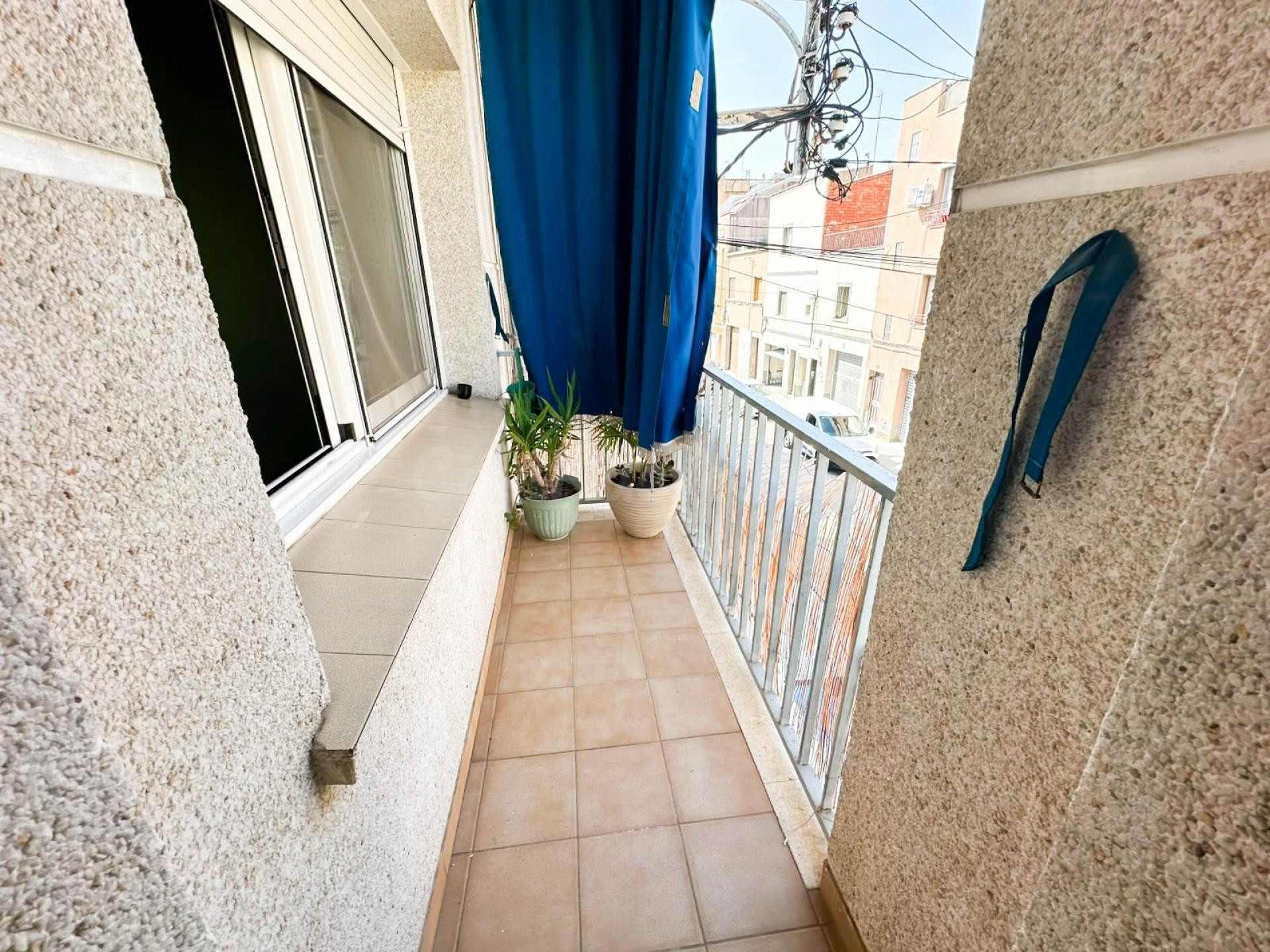 AMPLIO PISO DE 4 habitaciones CON BALCÓN, PARA ENTRAR A VIVI - foto 4