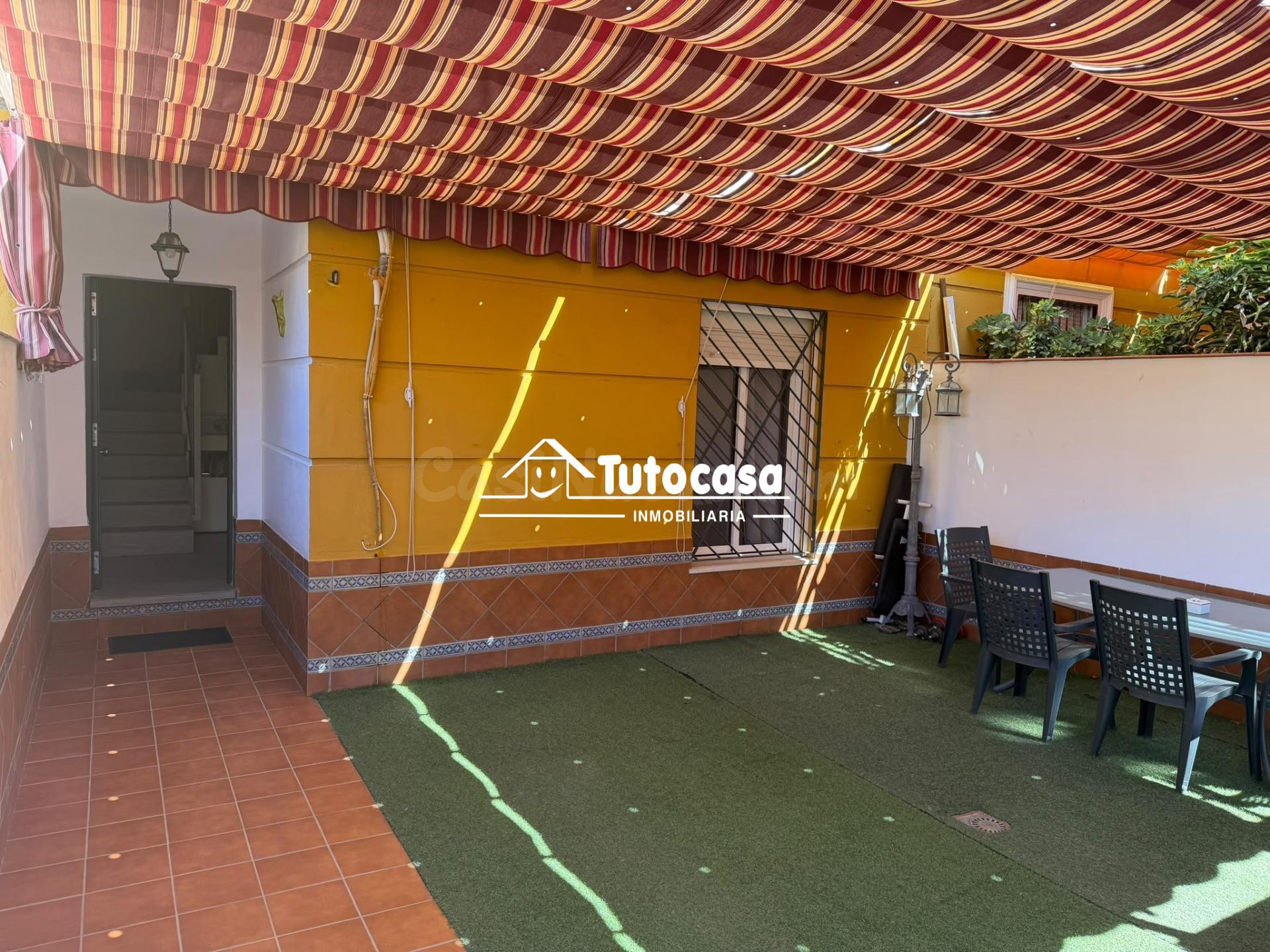 ¡Magnífica casa adosada reformada y lista para entrar a vivi