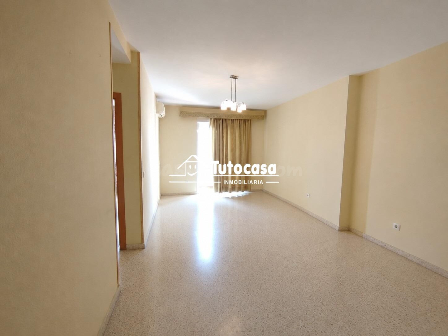 VIVIENDA CON PISCINA, GARAJE Y TRASTERO EN URBANIZACIÓN PRIV - foto 2