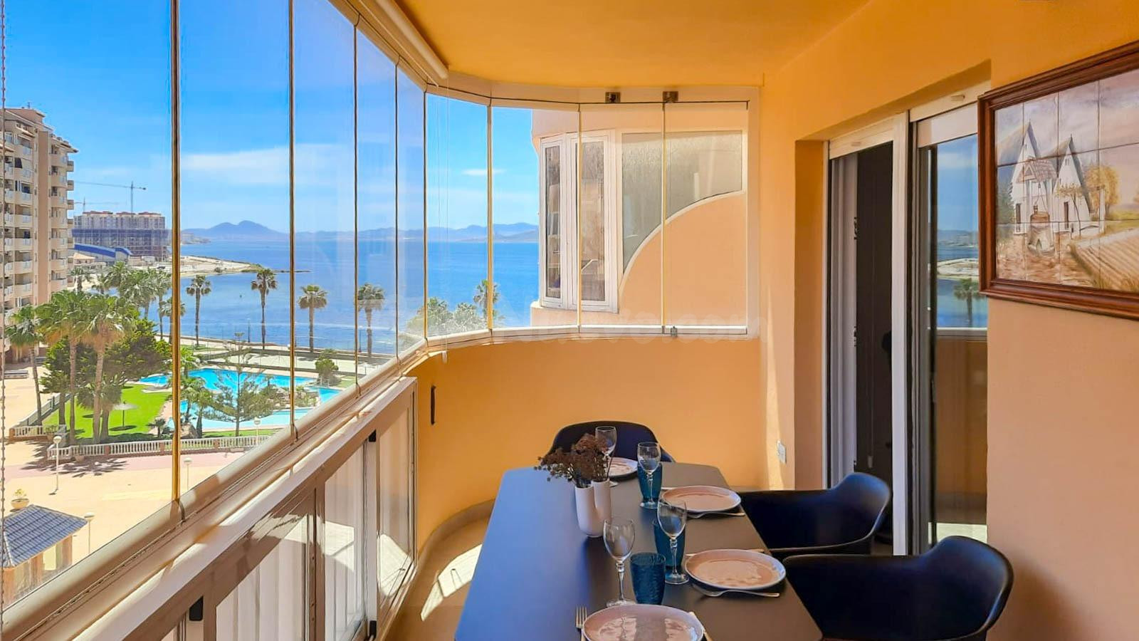 Apartamento totalmente reformado junto al mar, en la mejor z - foto 2