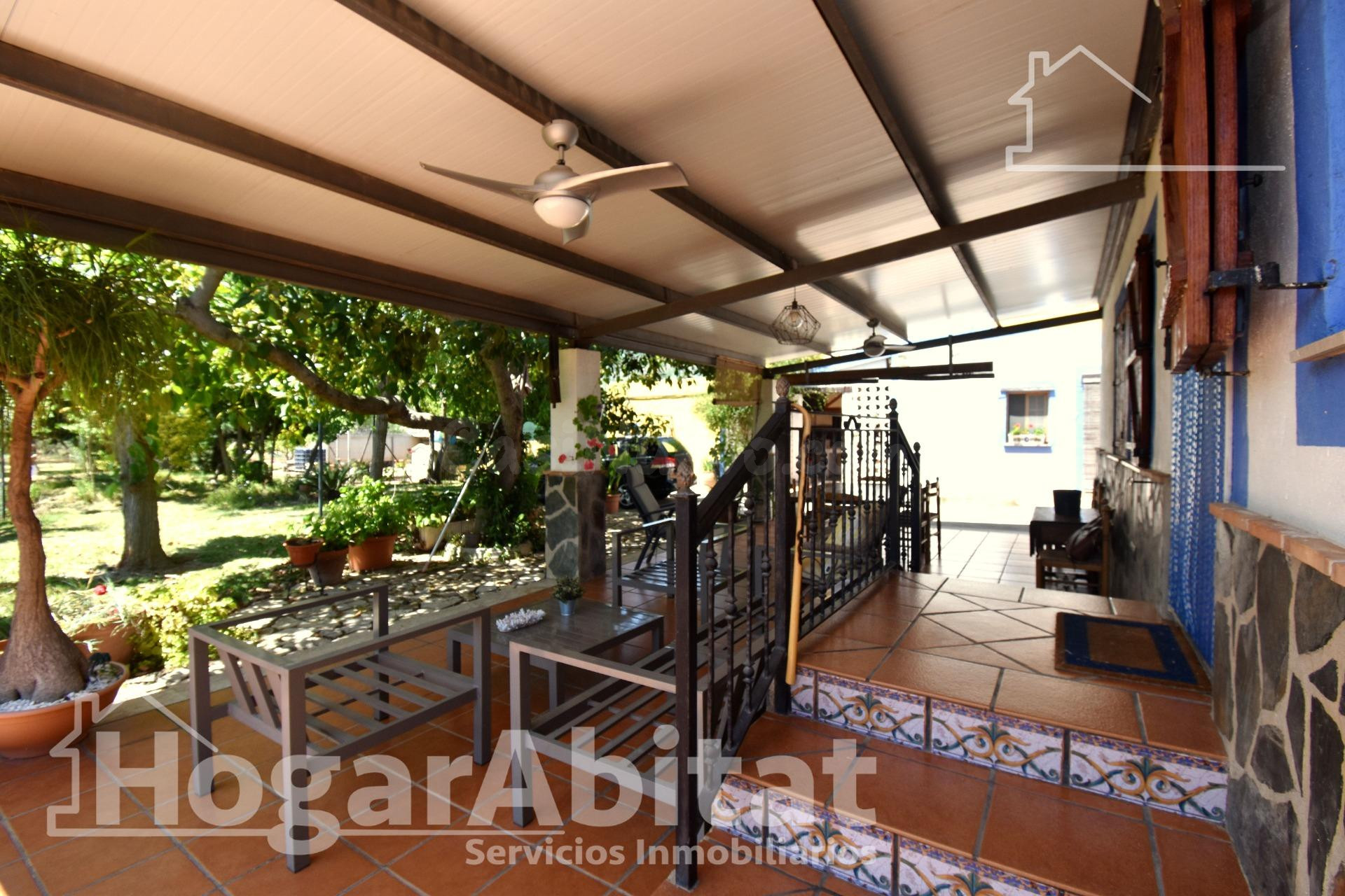 CHALET AMPLIO Y REFORMADO CON PISCINA, GARAJE Y PARCELA RÚST - foto 4