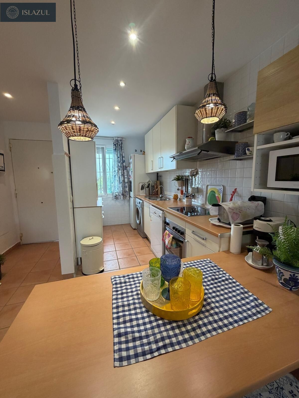 EXCLUSIVO ATICO CON TERRAZA DE 65 M2 Y VISTAS AL MAR - foto 2
