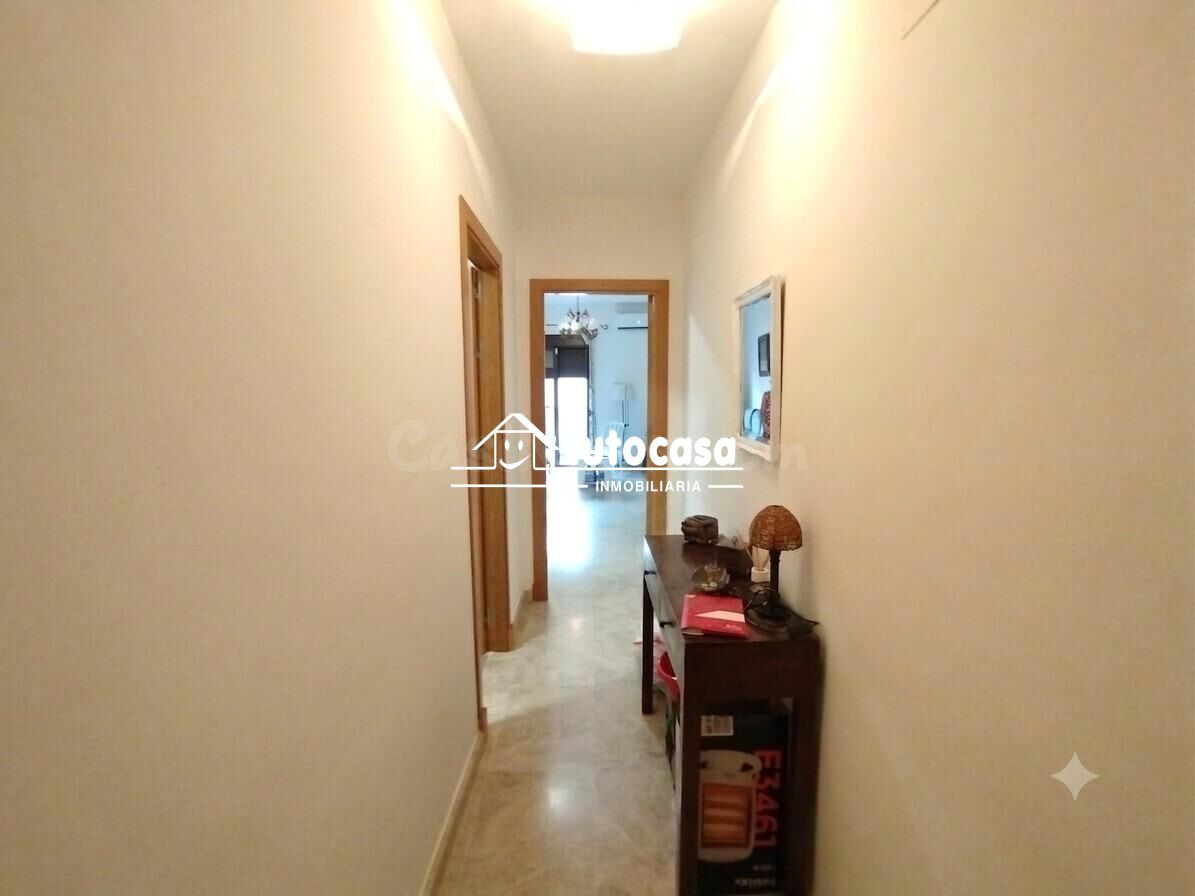 ¡EXCLUSIVO PISO EN PLENO CENTRO! Con garaje, trastero y sin  - foto 2