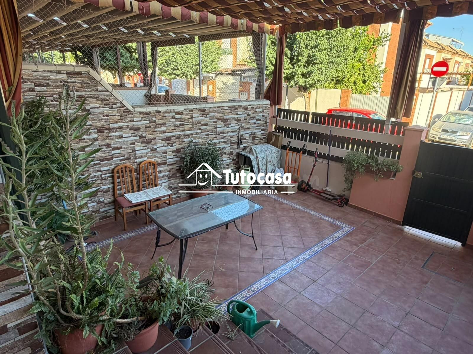 Chalet adosado de 3 dormitorios con dos patios, garaje doble