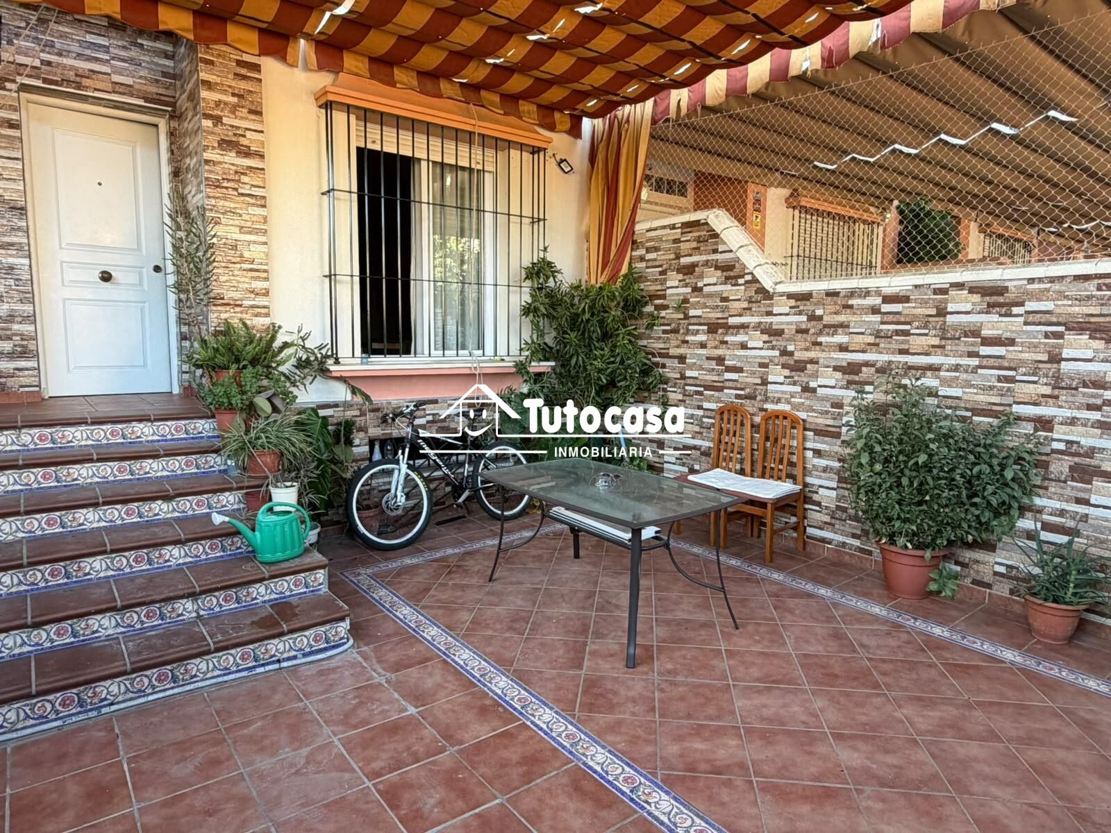 Chalet adosado de 3 dormitorios con dos patios, garaje doble - foto 2