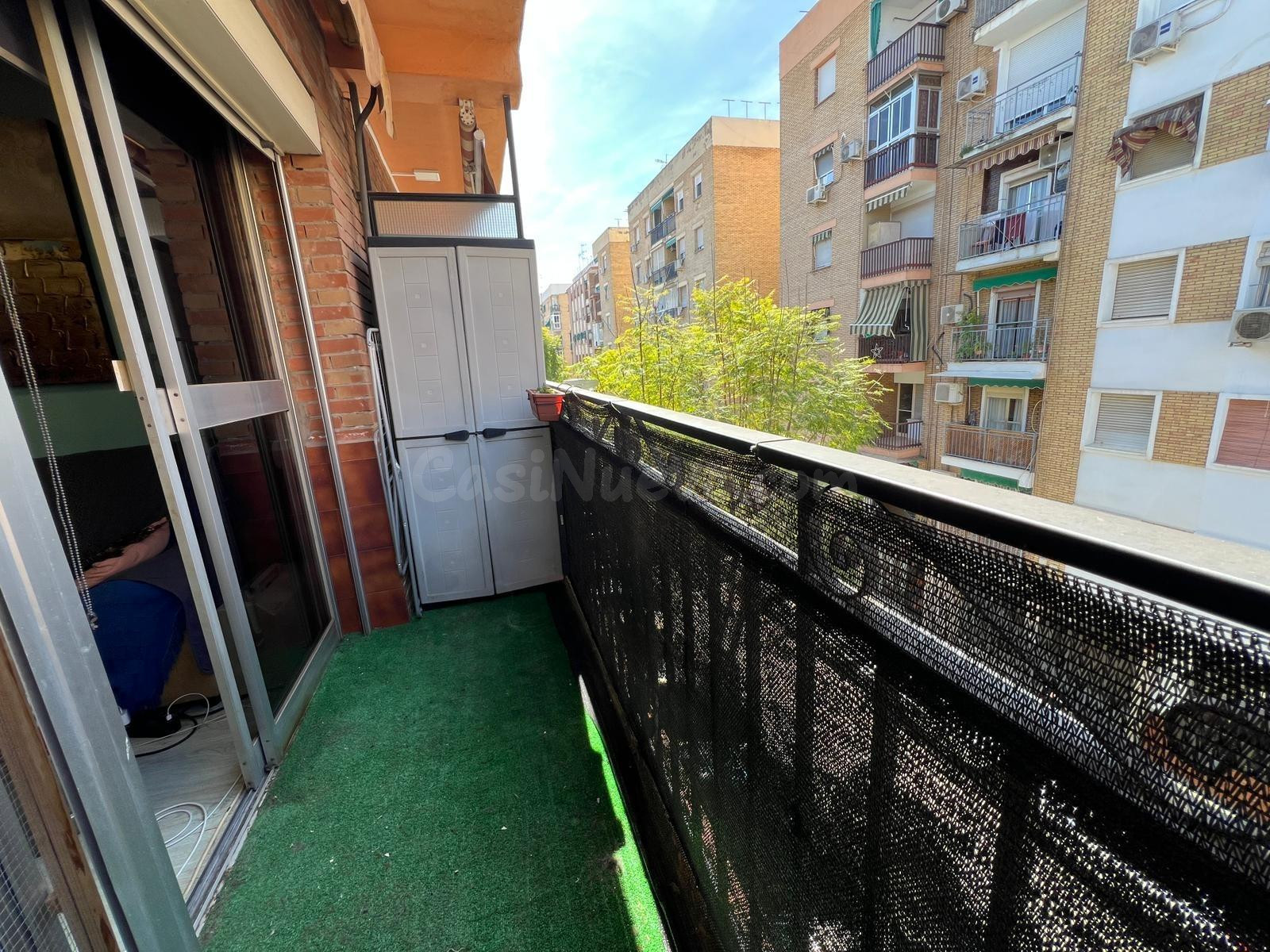 Reformada con ascensor y terraza en La Viñuela!