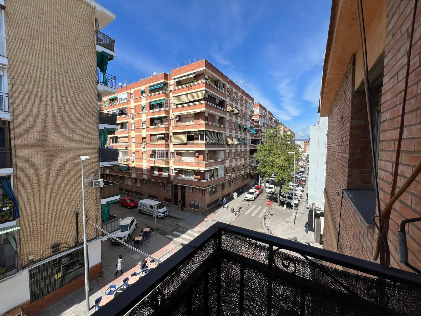Reformada con ascensor y terraza en La Viñuela! - foto 5