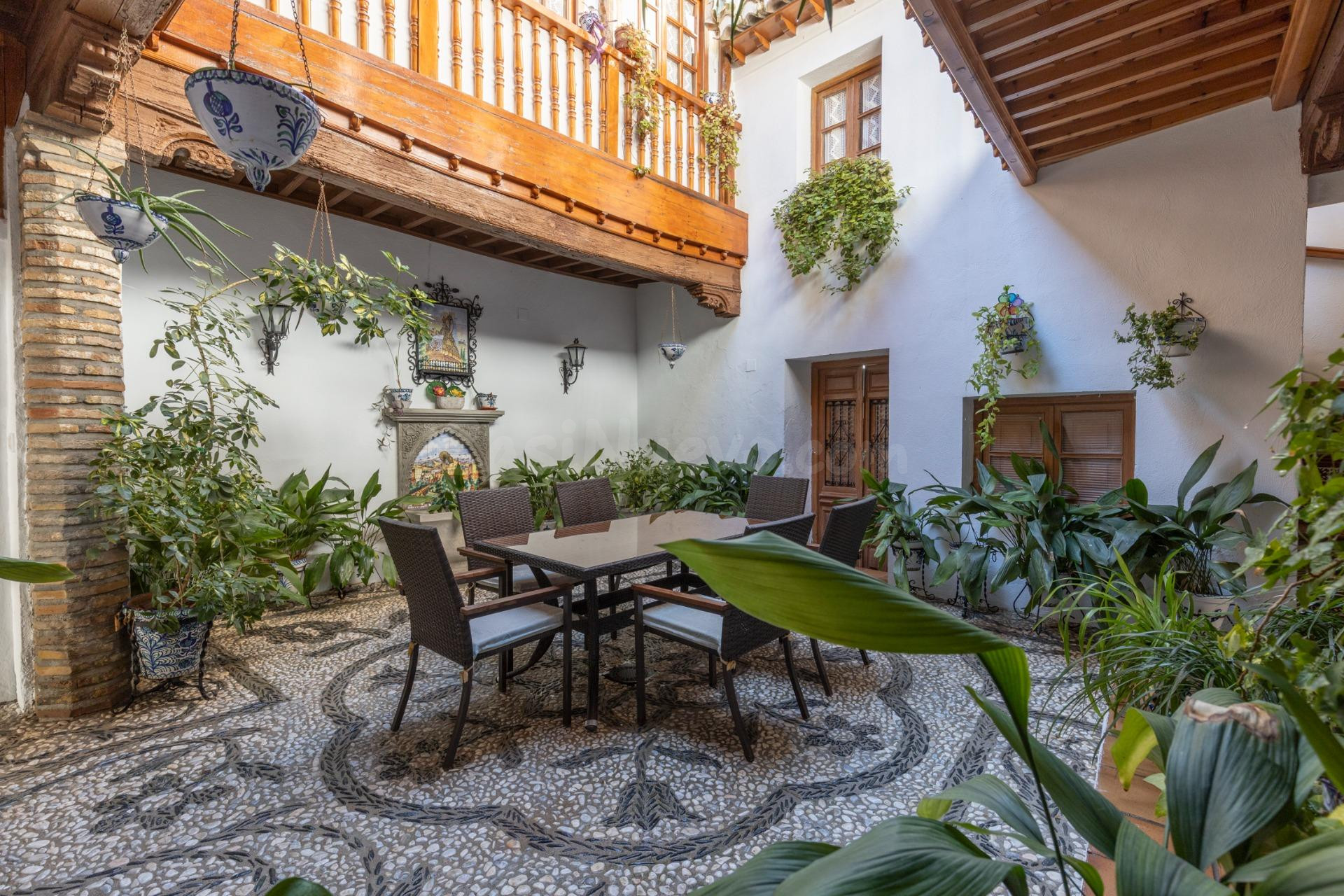 Auténtica casa con corrala tradicional y azotea en el corazón del Albaicín con gran potencial también para inversores