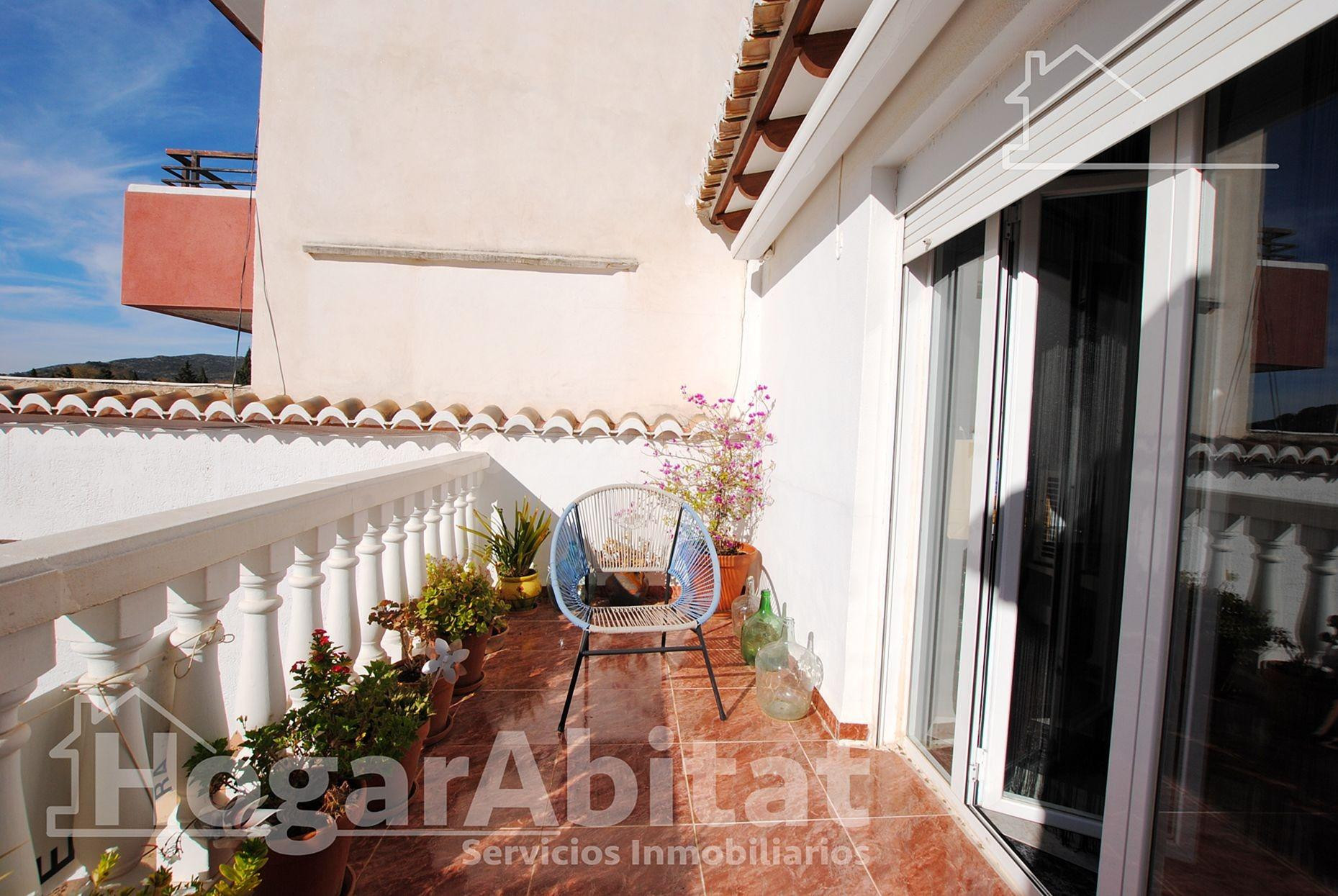 ADOSADO SEMINUEVO CON TERRAZA Y GARAJE - foto 2
