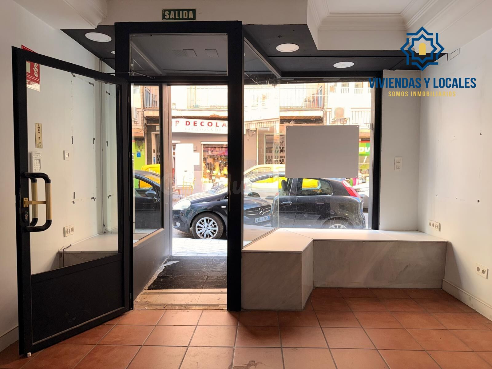 Local comercial en ubicación PRIME junto a Plaza de Gracia - foto 3
