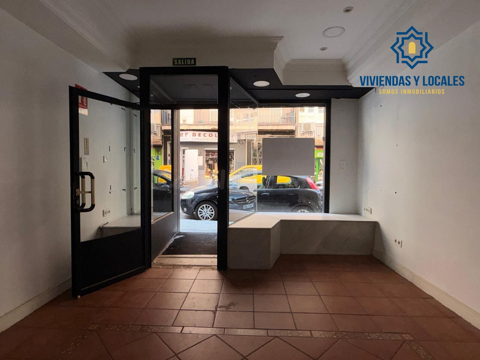 Local comercial en ubicación PRIME junto a Plaza de Gracia - foto 4