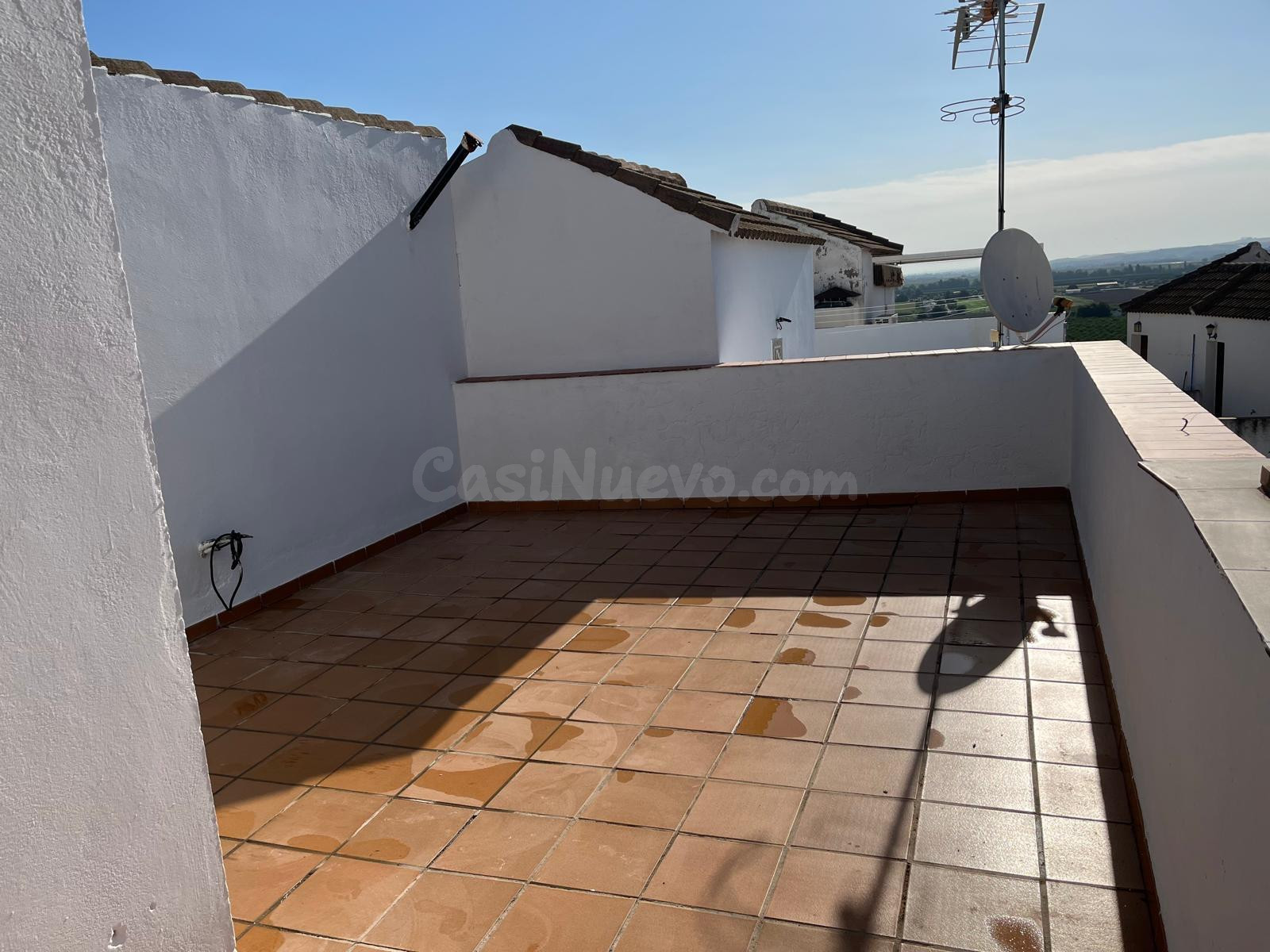 Adosado con vistas al Castillo y piscina comunitaria - foto 2