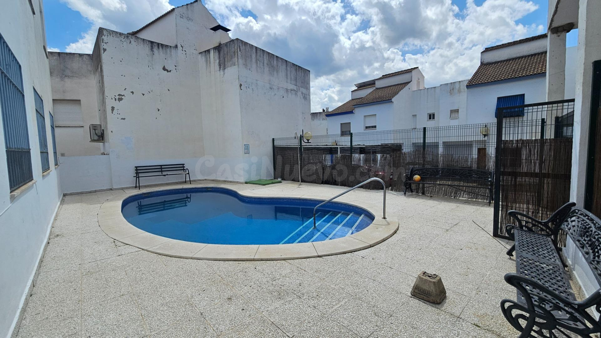Adosado con vistas al Castillo y piscina comunitaria - foto 5
