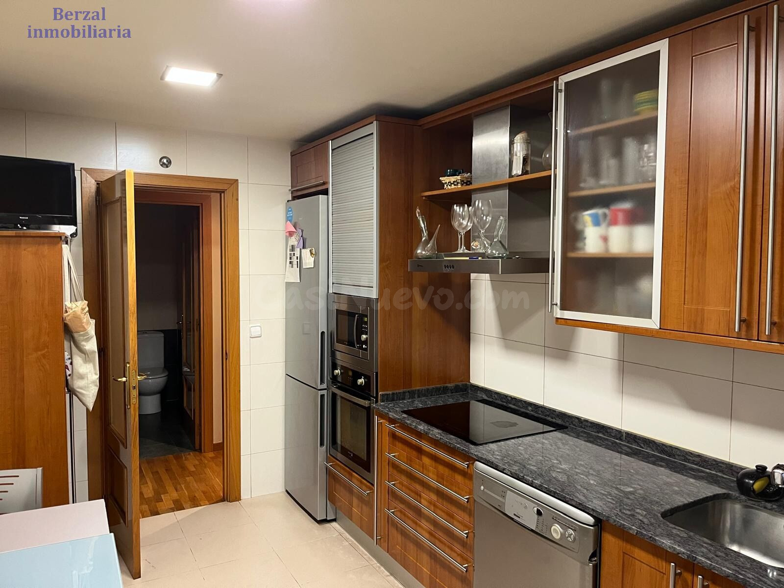 Magnífico piso de tres dormitorios, amplio salón, dos baños,