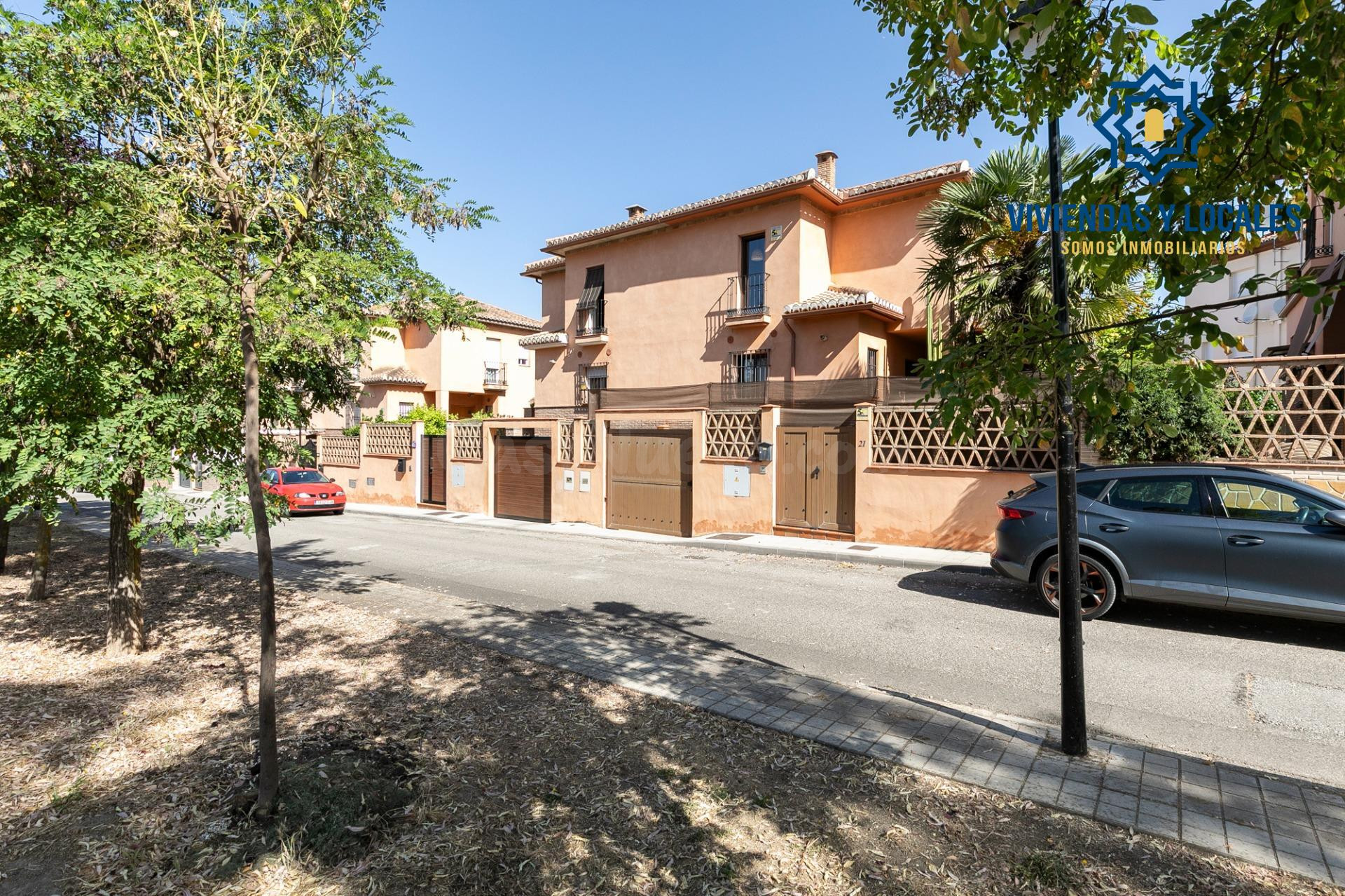 Espectacular vivienda pareada a la entrada a de Jun - foto 3