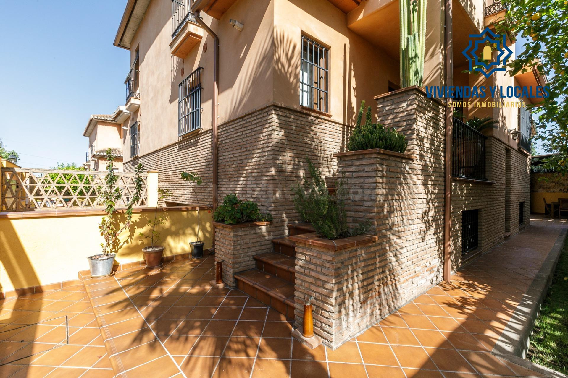 Espectacular vivienda pareada a la entrada a de Jun - foto 4