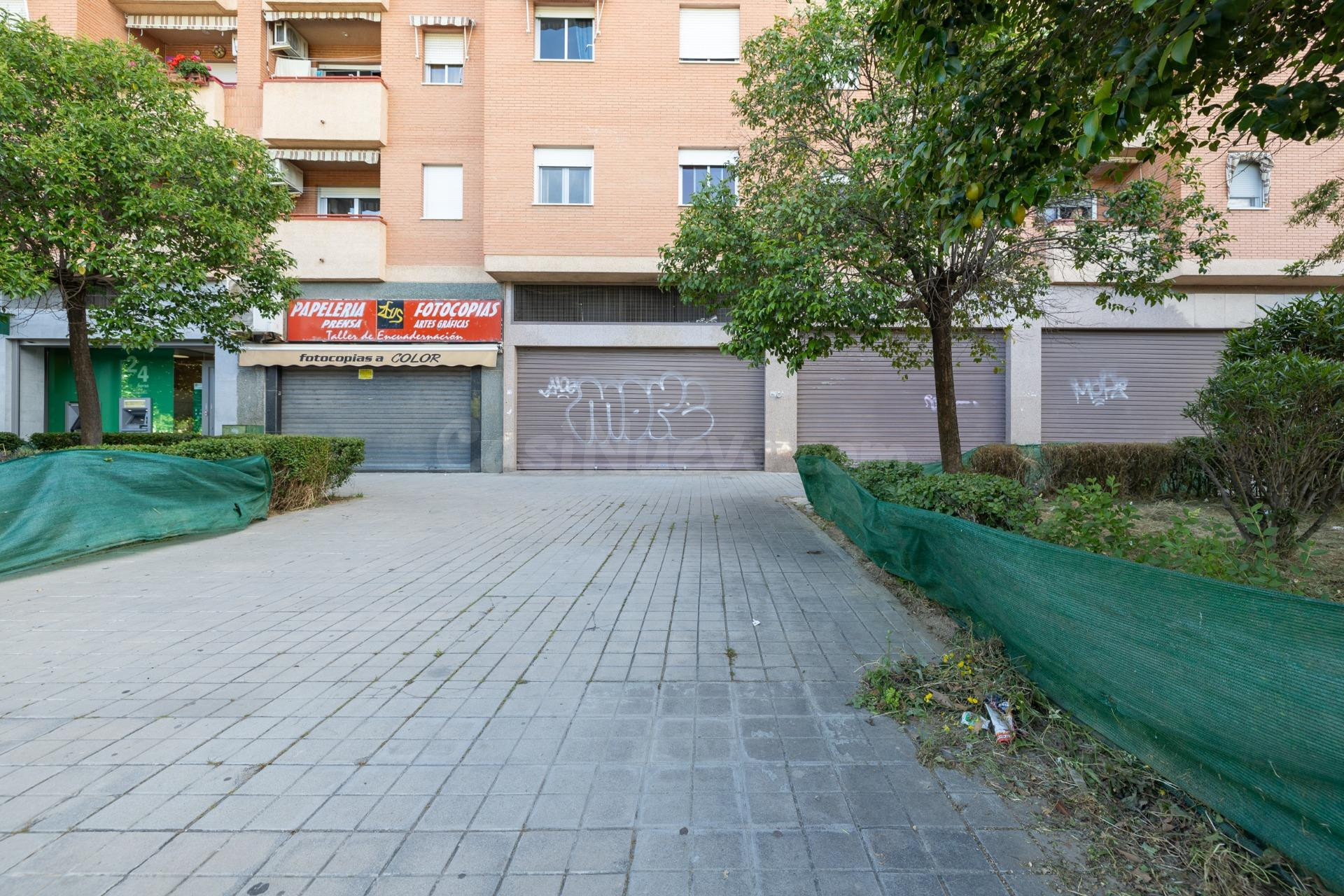 LOCAL COMERCIAL JUNTO AL EDIFICIO DE LA JUNTA DE ANDALUCIA