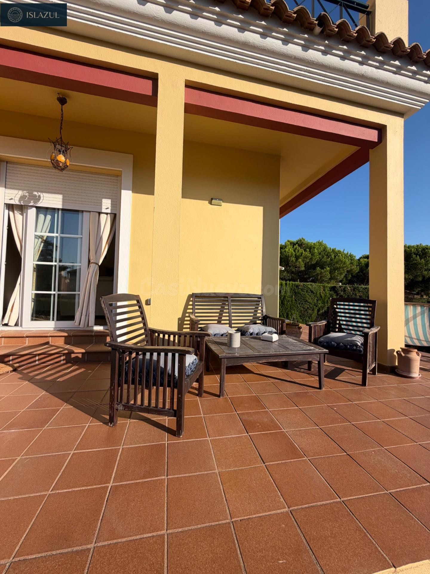 ¡ PAREADO DE ESQUINA EXCLUSIVO ! CON 170 M2 DE JARDÍN Y VIST - foto 4