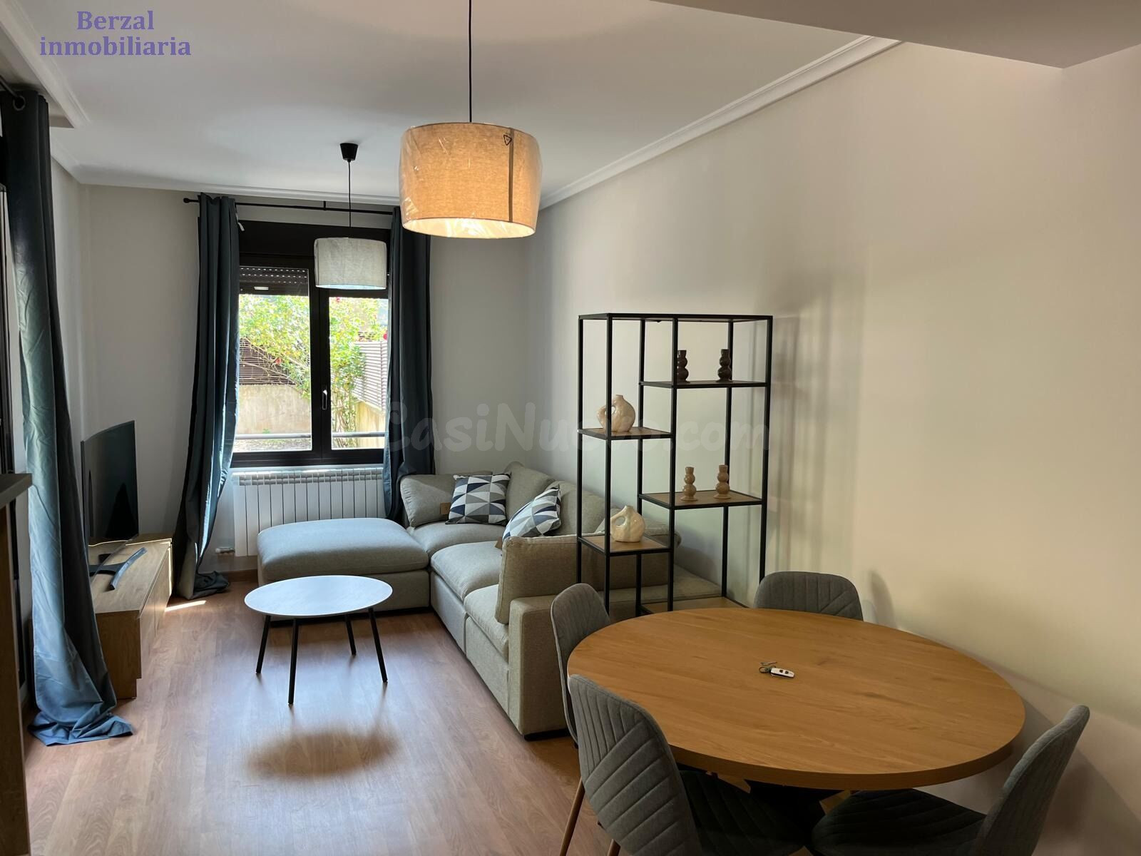 Bajo con jardín de un dormitorio, planta sótano, tipo loft.  - foto 2