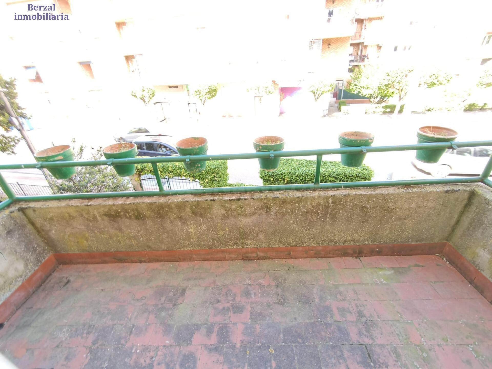 Piso en alquiler de corta estancia, dirigido a empresas.