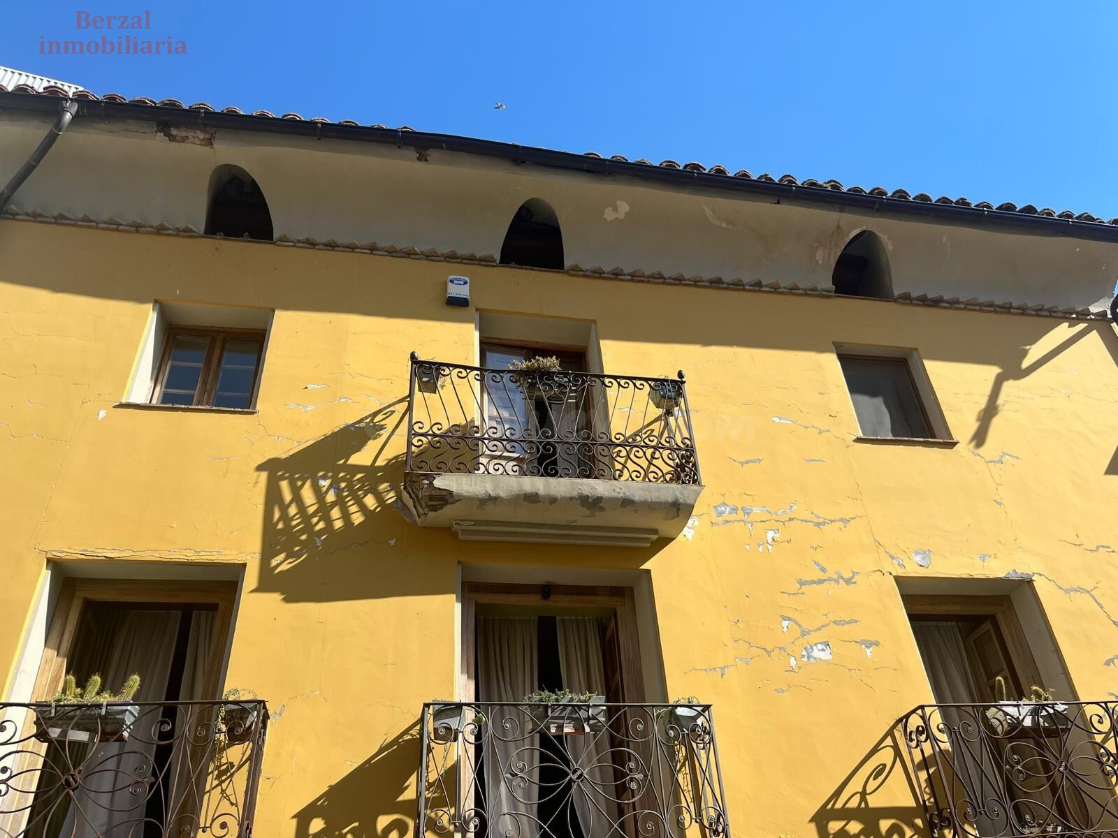 Magnifica casa singular en enclave paradisiaco. Para entrar a vivir, con jardín y vistas al castillo de CLAVIJO. - foto 2