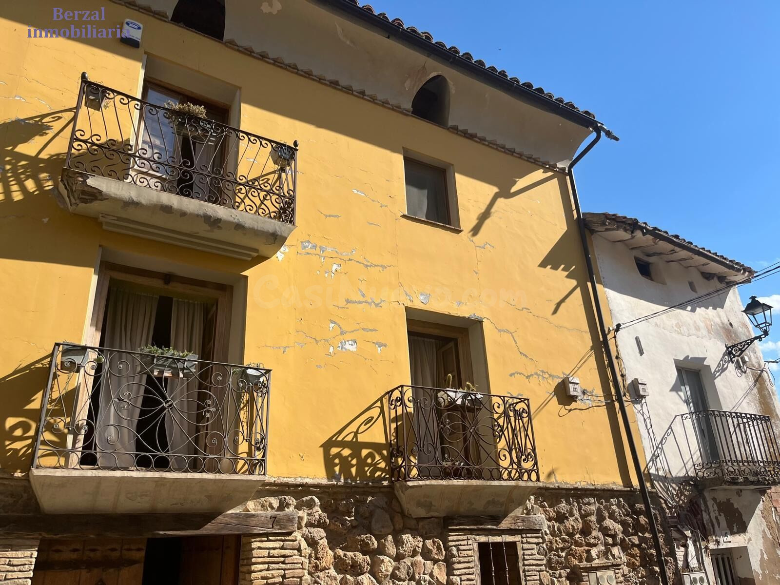 Magnifica casa singular en enclave paradisiaco. Para entrar a vivir, con jardín y vistas al castillo de CLAVIJO. - foto 3