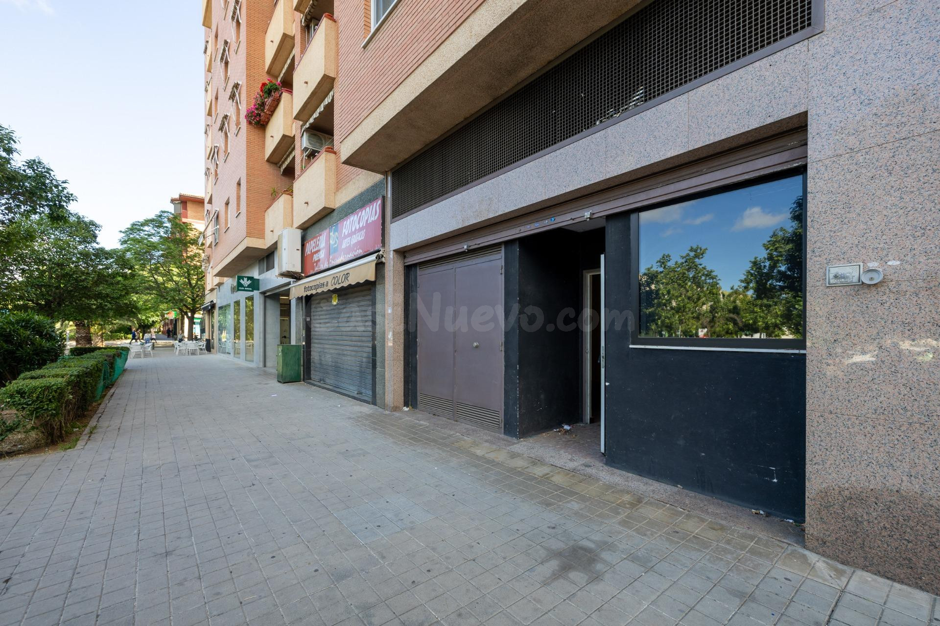 LOCAL COMERCIAL JUNTO AL EDIFICIO DE LA JUNTA DE ANDALUCIA