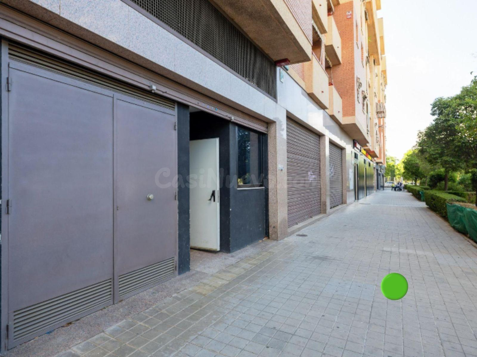 LOCAL COMERCIAL JUNTO AL EDIFICIO DE LA JUNTA DE ANDALUCIA - foto 2