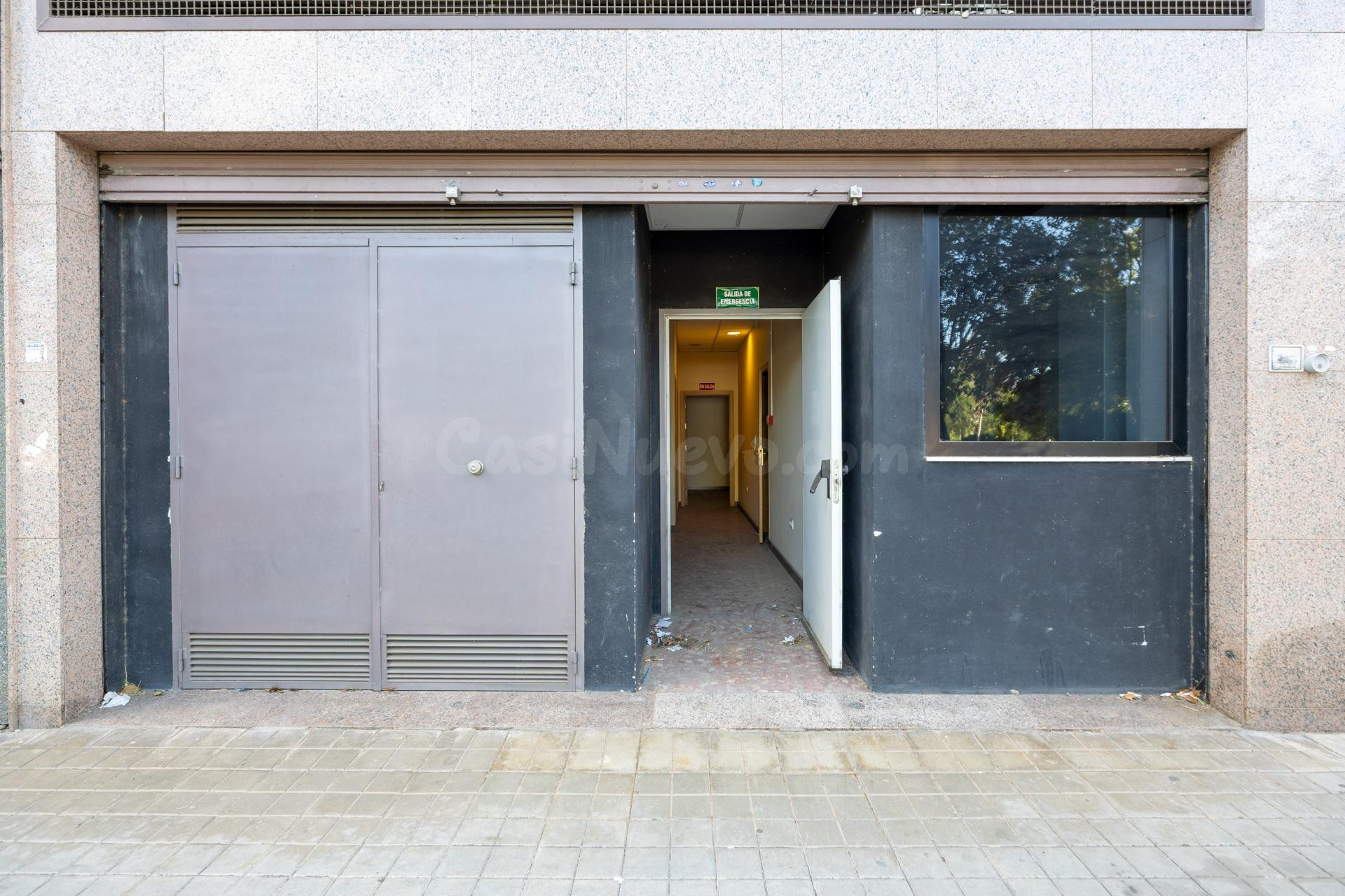 LOCAL COMERCIAL JUNTO AL EDIFICIO DE LA JUNTA DE ANDALUCIA - foto 4