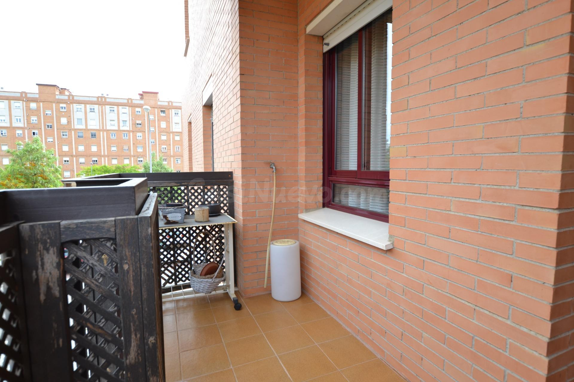 piso de 5 habitaciones, garaje, terraza... junto Av. Aeropue