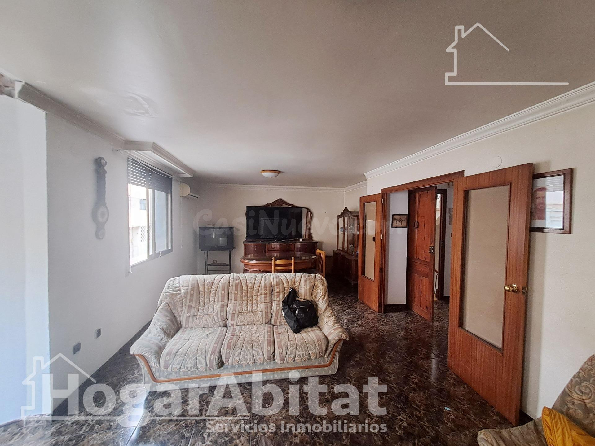 ¡DOS EN UNO! AMPLIA CASA CON GARAJE, TERRAZA Y TRASTERO, Y L - foto 3