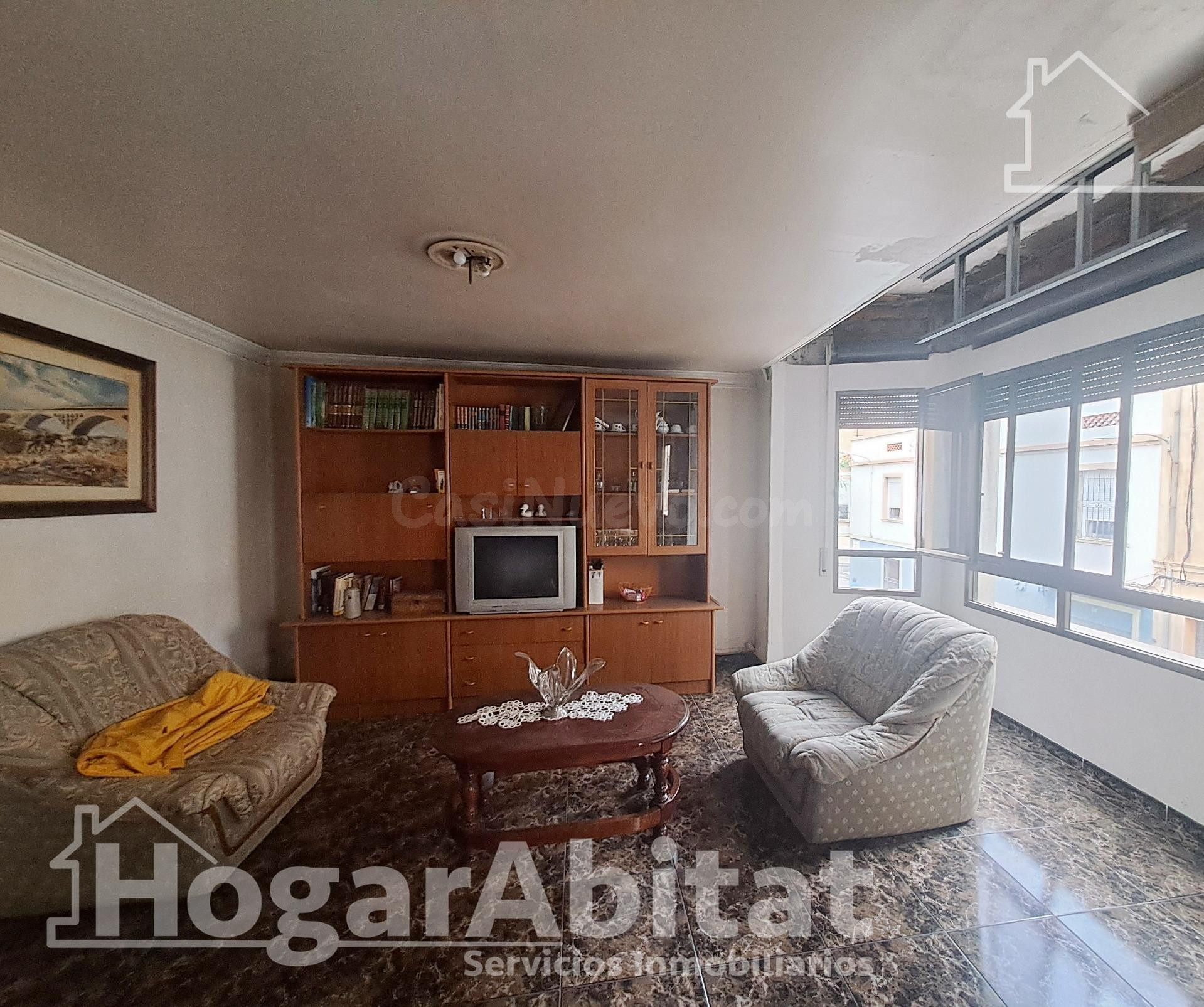 ¡DOS EN UNO! AMPLIA CASA CON GARAJE, TERRAZA Y TRASTERO, Y L