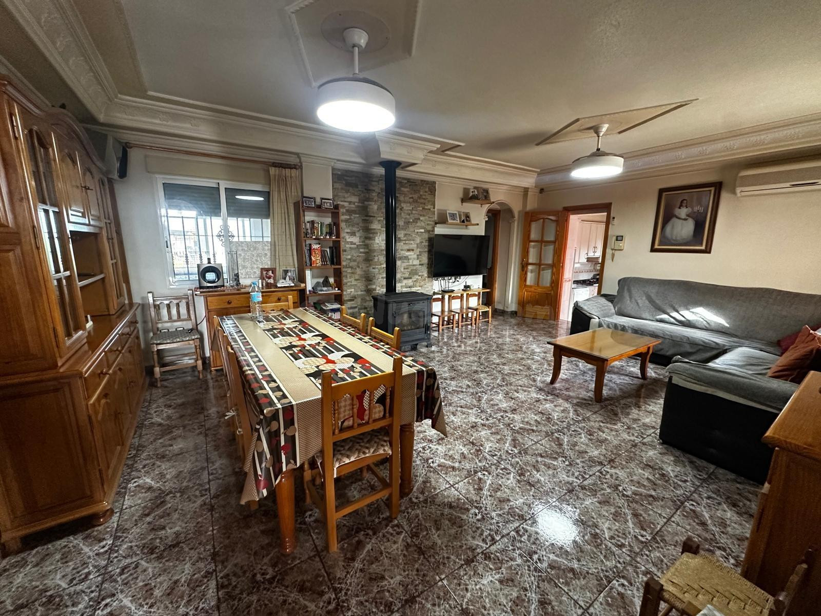 Casa familiar con piscina en Alquerías - foto 4